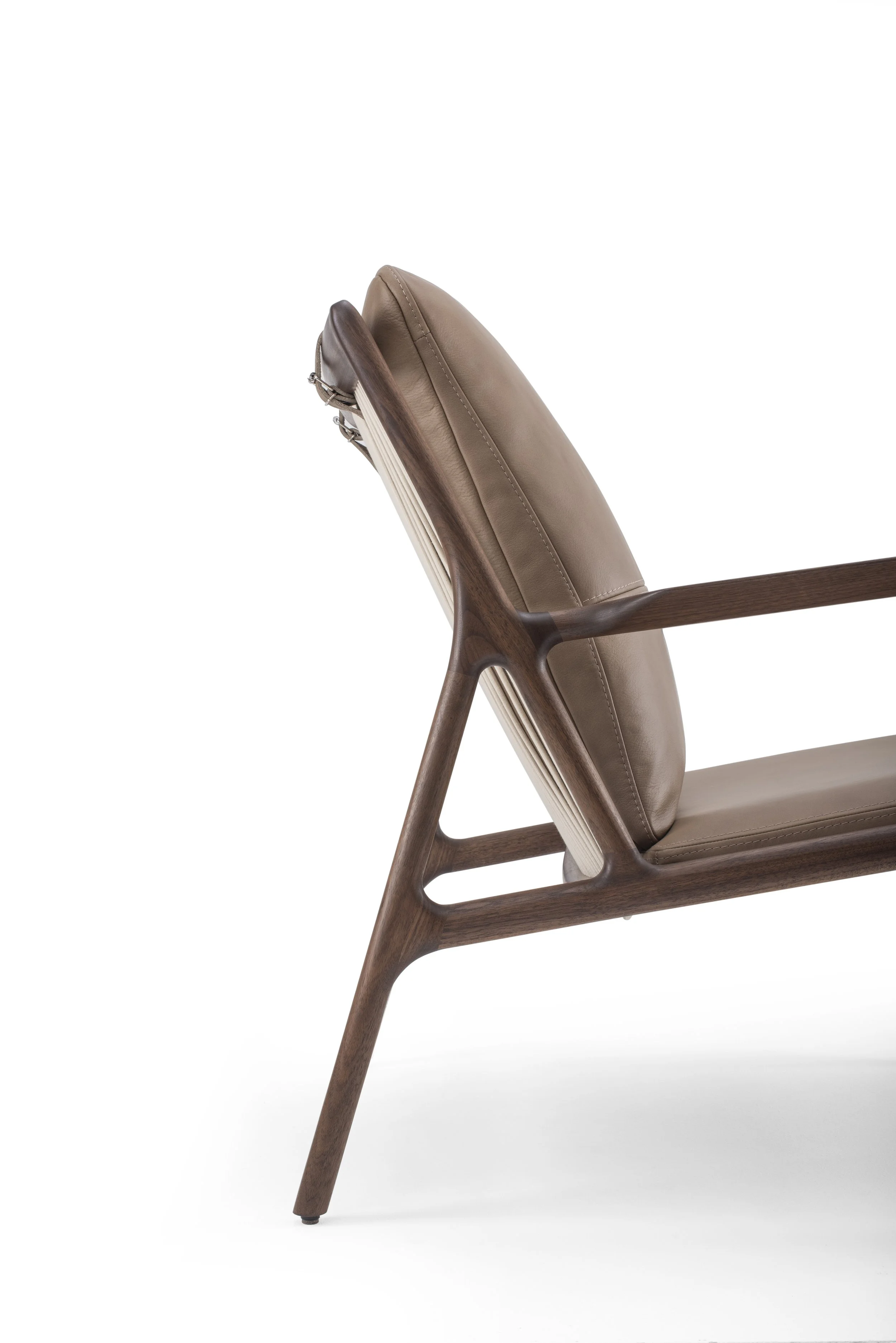 dedo-easy-chair-walnut-natural-1510-dakar-leather-stone-1436-2-gazzda.jpg