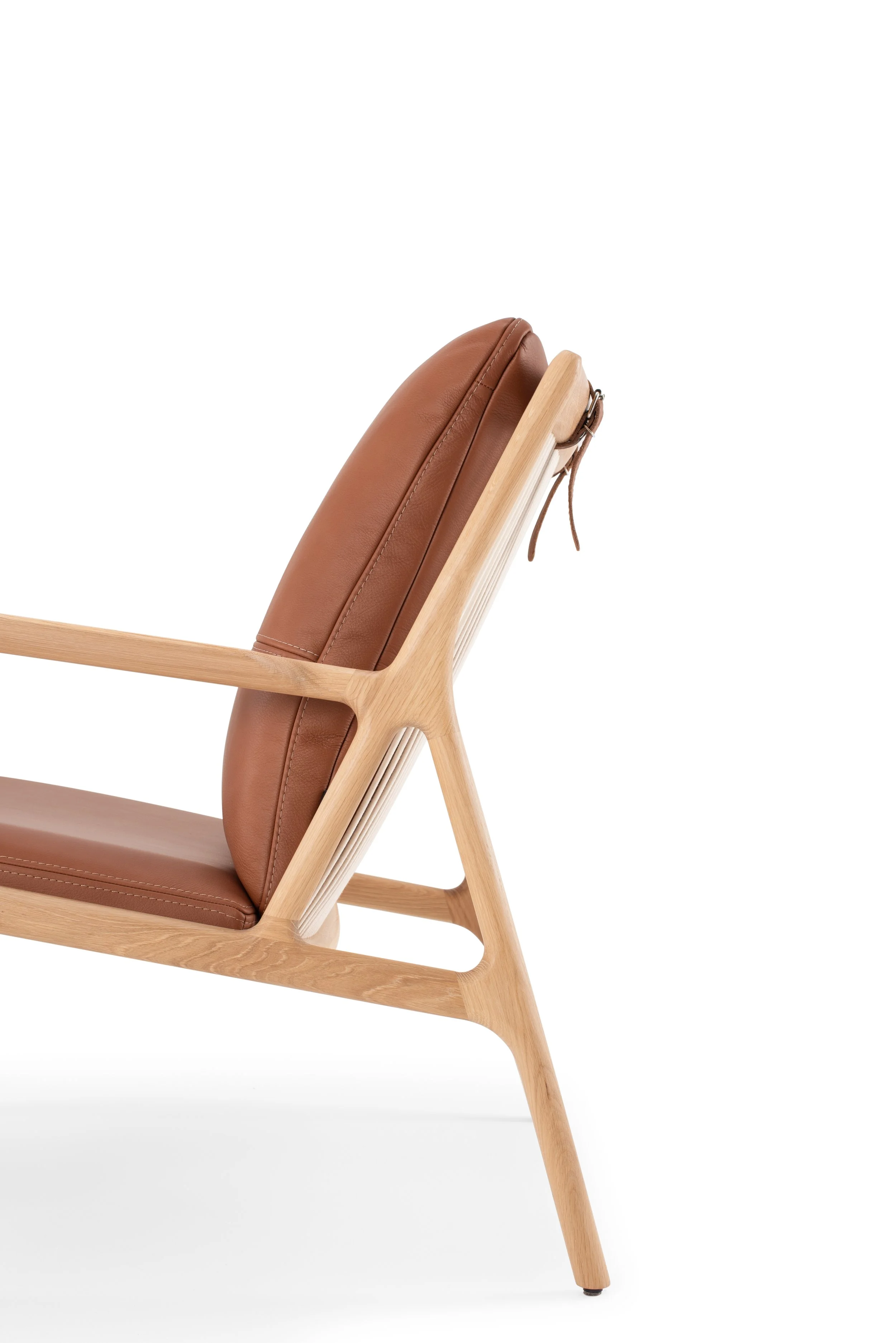 dedo-easy-chair-oak-white-1015-dakar-leather-whisky-2732-0-0-4-gazzda (1).jpg