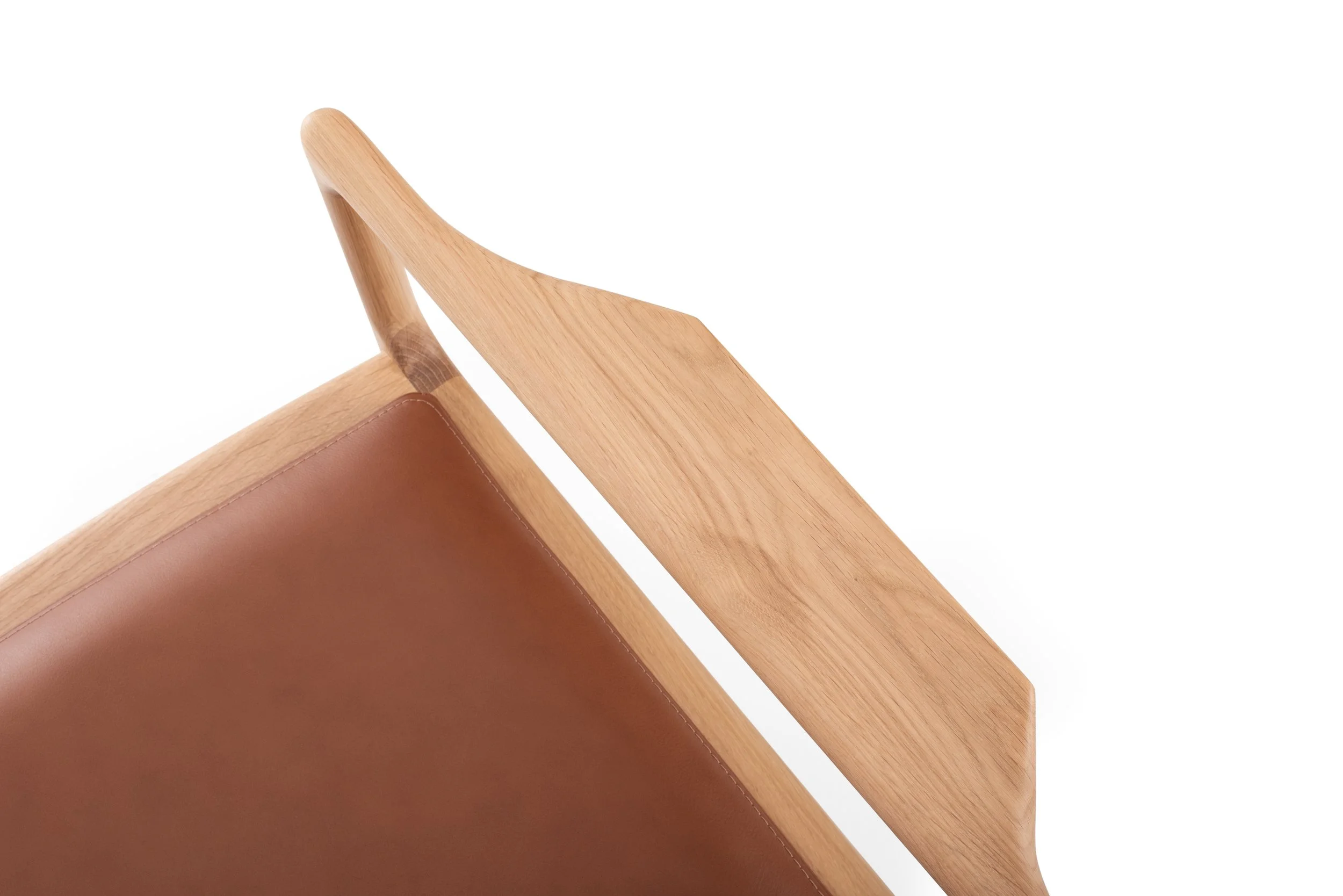 dedo-lounge-chair-oak-white-1015-dakar-leather-whisky-2732-0-0-5-gazzda (1).jpg