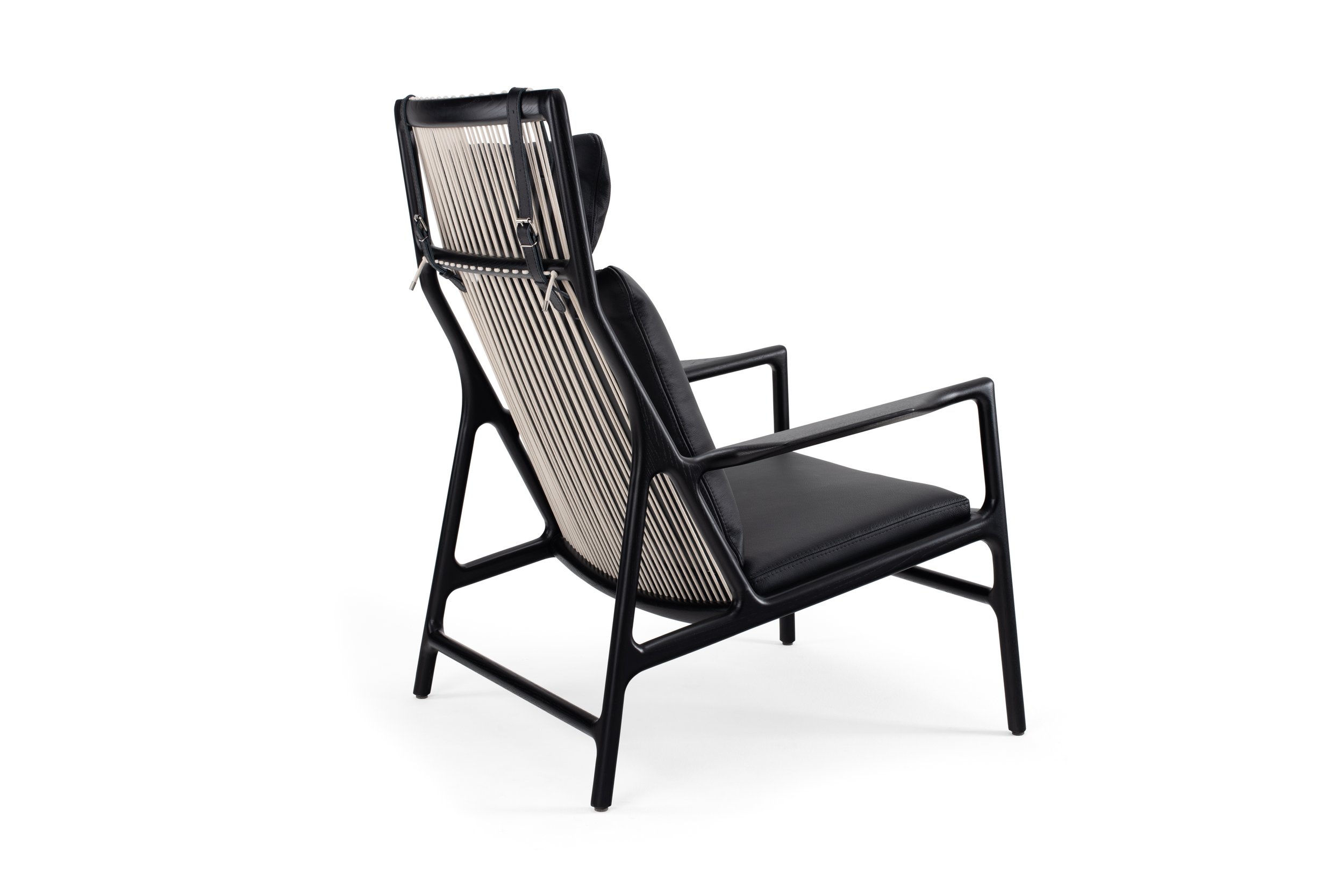 dedo-lounge-chair-oak-lacquer-black-9005-dakar-leather-black-00-2-gazzda.jpg