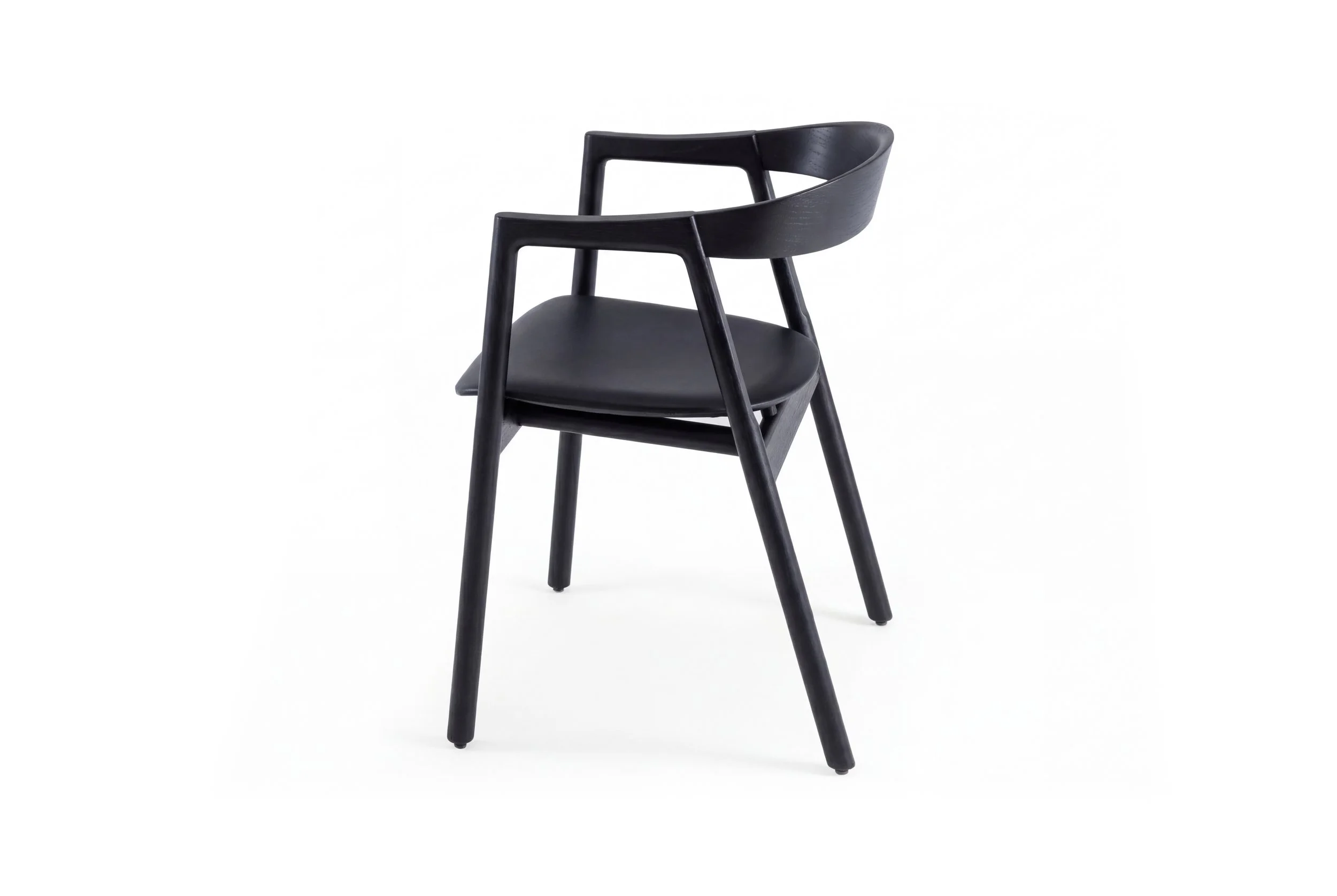 muna-chair-54x53x75-oak-lacquer-black-9005-leather-black-3-gazzda (1) (1).jpg