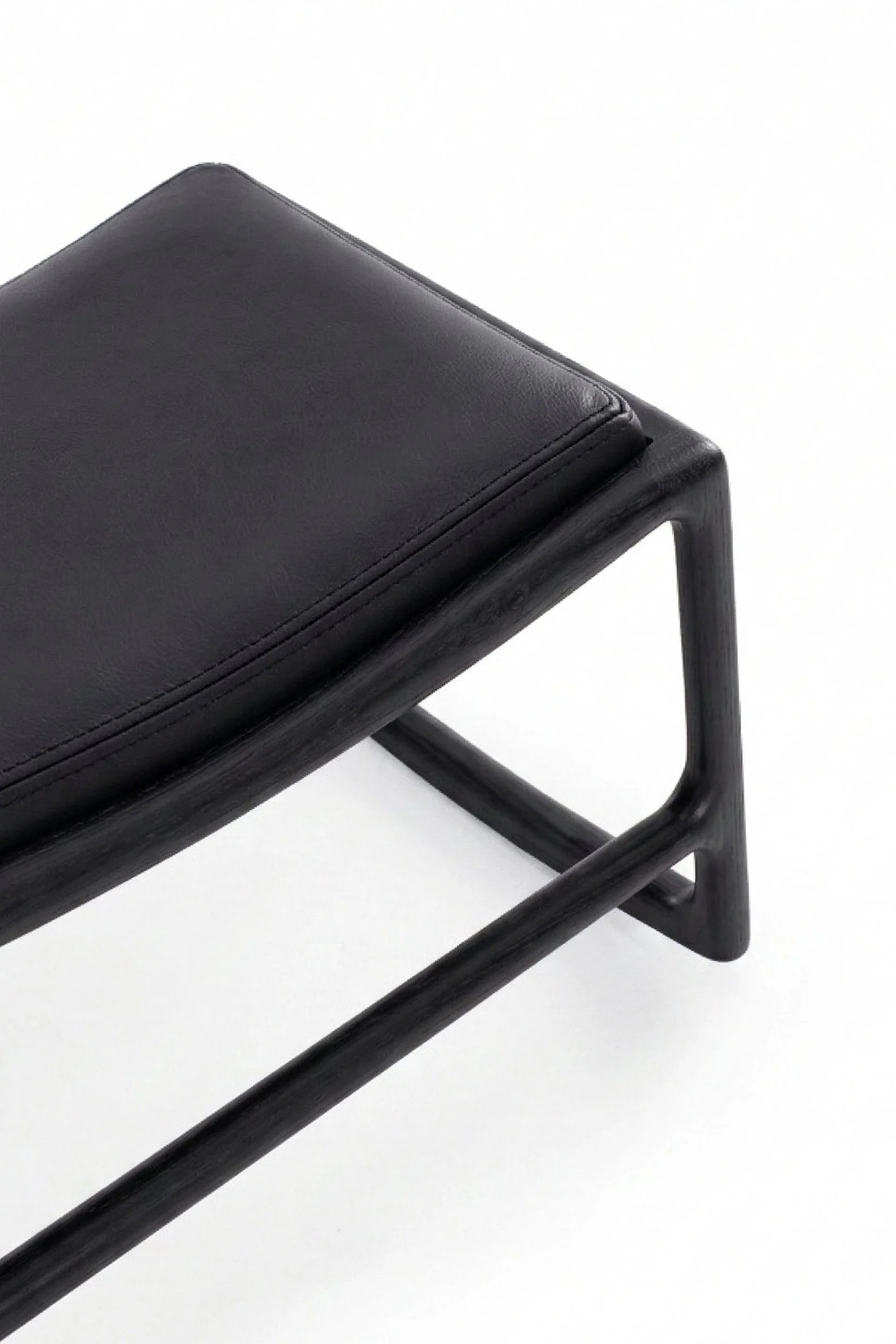 dedo-footstool-oak-lacquer-black-9005-dakar-leather-black-0500-3-gazzda.jpg