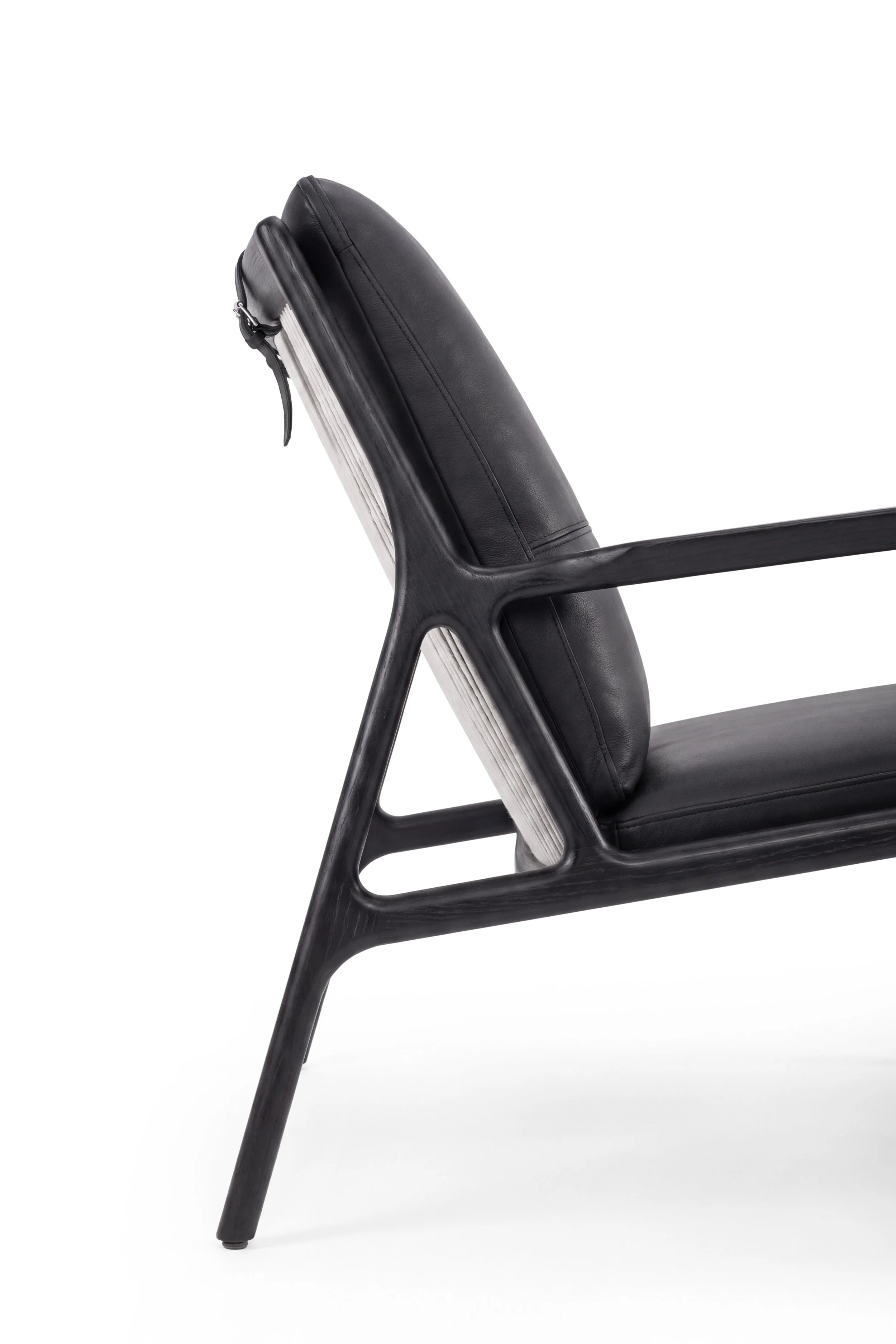 dedo-easy-chair-oak-white-dakar-leather-black-0500-2026-3-gazzda.jpg