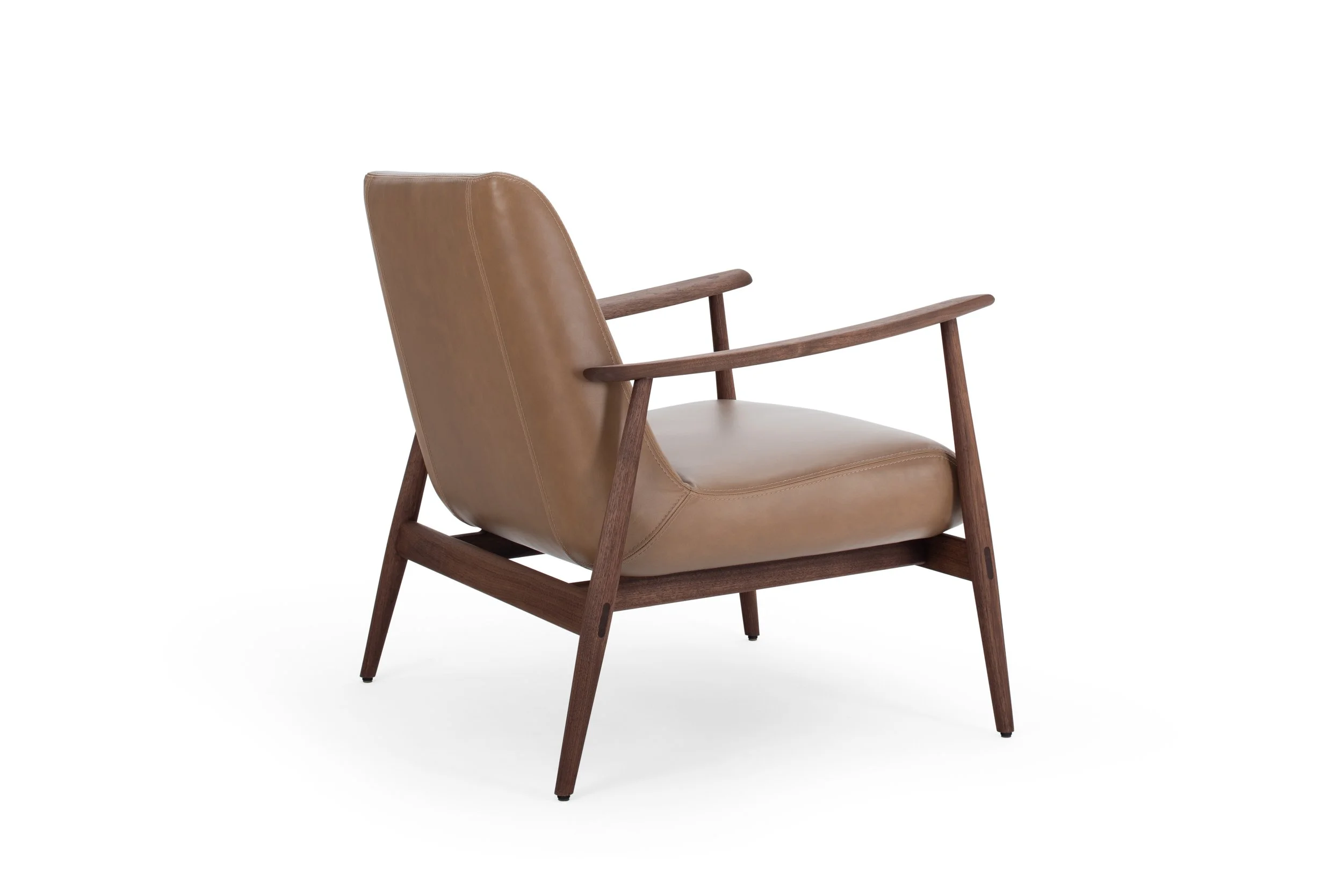 aska-lounge-chair-oiled-walnut-natural-silk-leather-SIL0258-nougat-00-1-gazzda.jpg