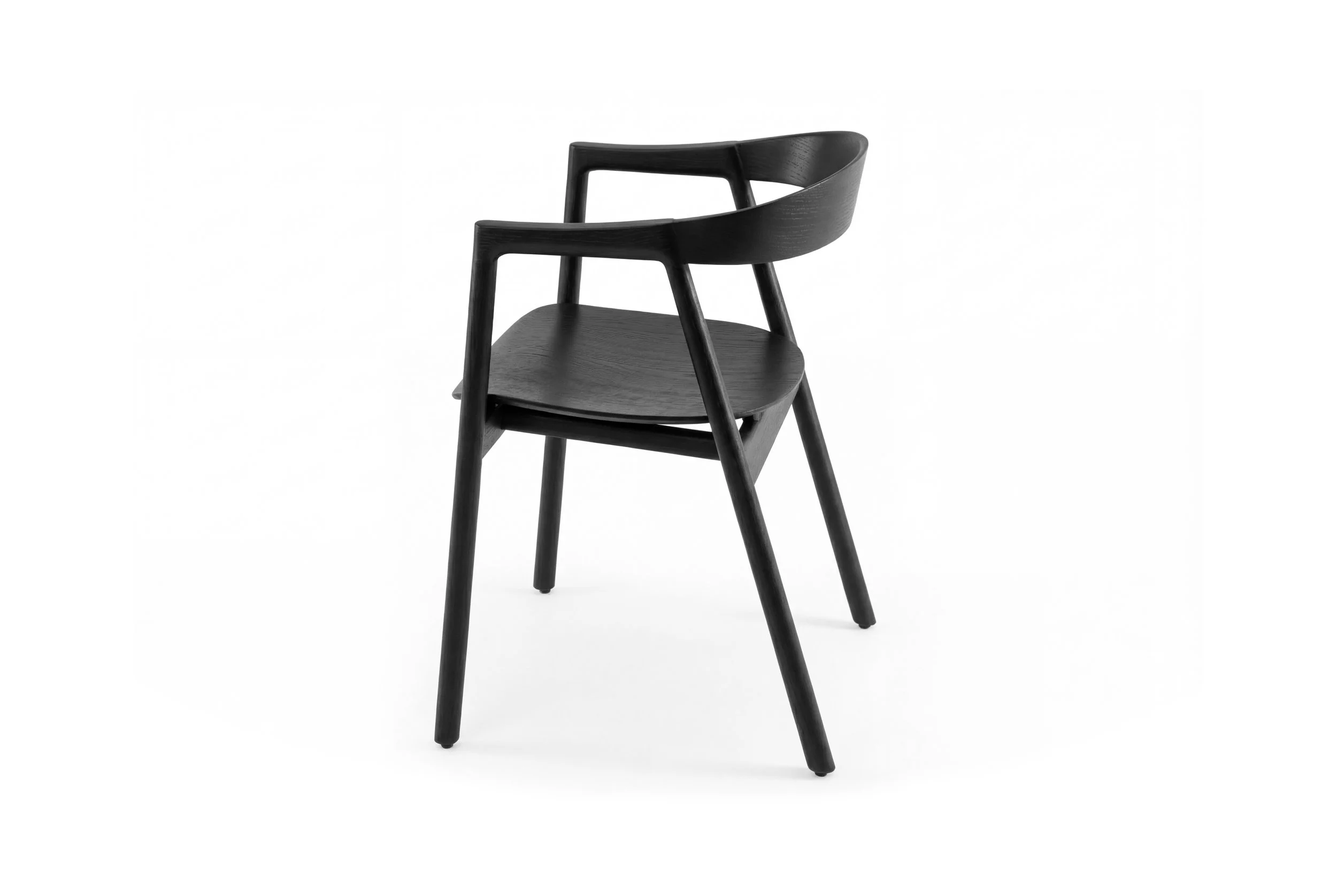 muna-chair-54x53x75-oak-lacquer-black-9005-venner-2-00-gazzda.jpg