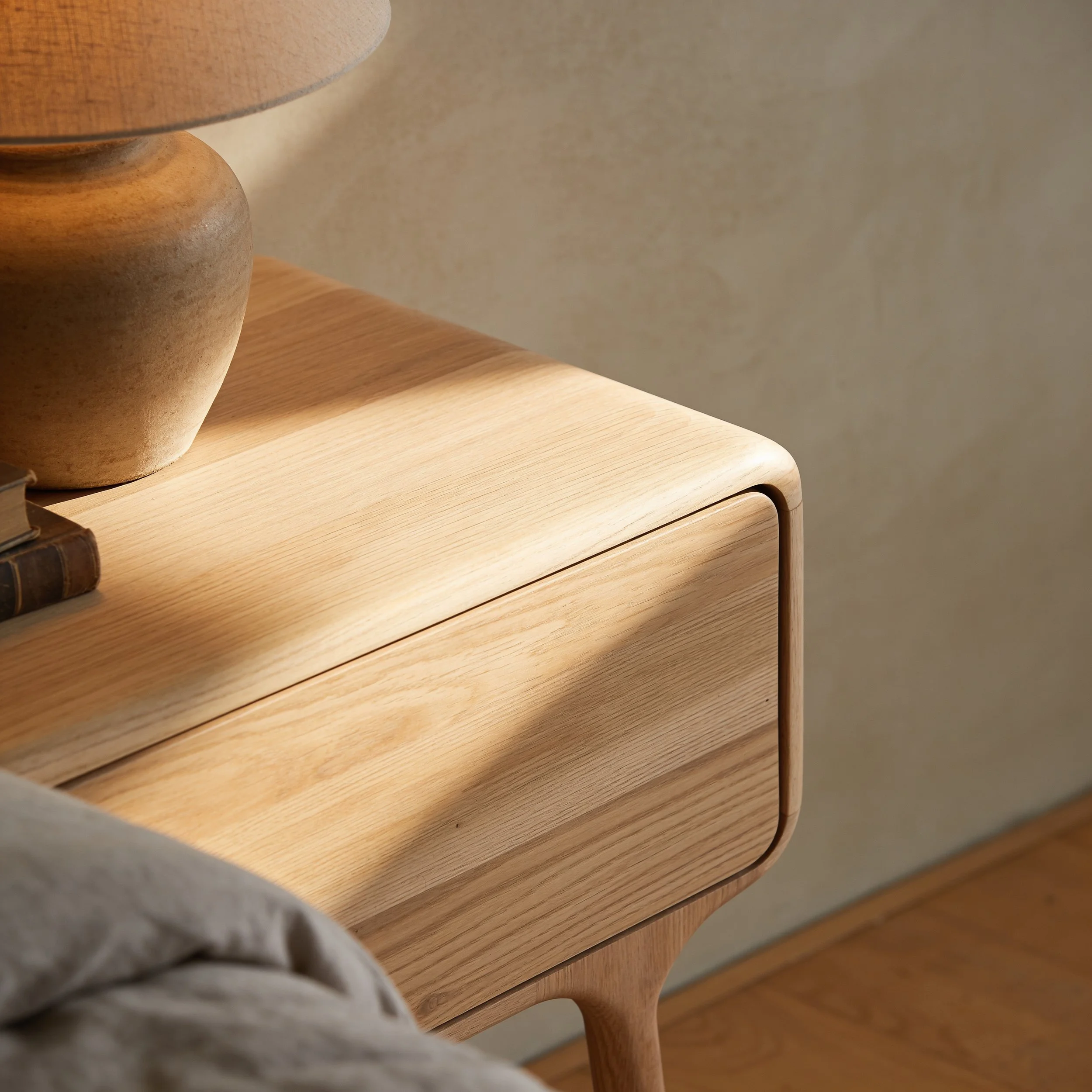 fawn-nightstand-oak-white-2026-1-gazzda.jpg