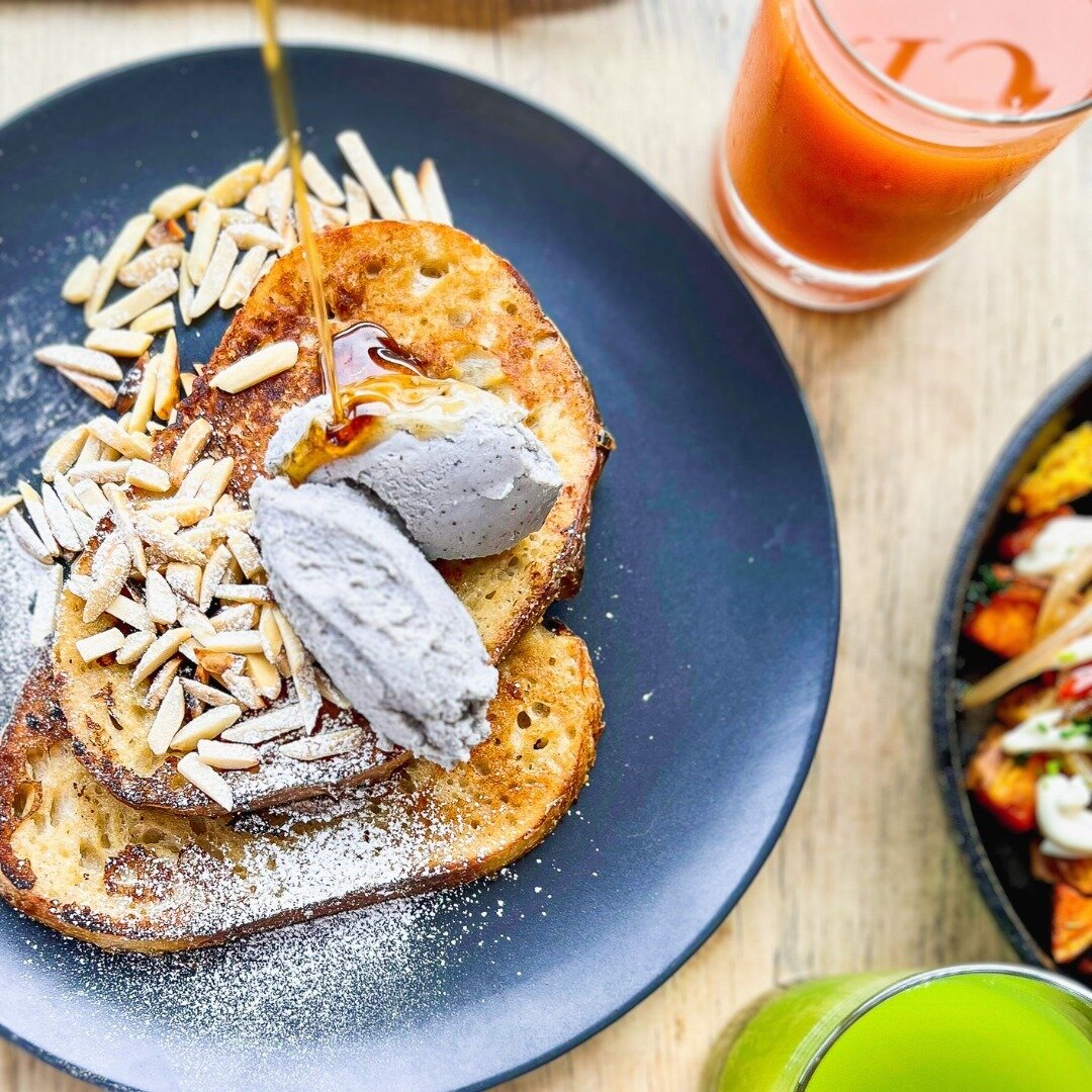 And take another to go please!!! 😍

French Toast
- Sourdough french toast with blueberry coconut whip, toasted almonds, maple syrup, and powdered sugar | sf | nfo

#enVie #healthy #eatlocal #foodie #yoga #halifax #dinnerhalifax #vegan #veganfood #ha