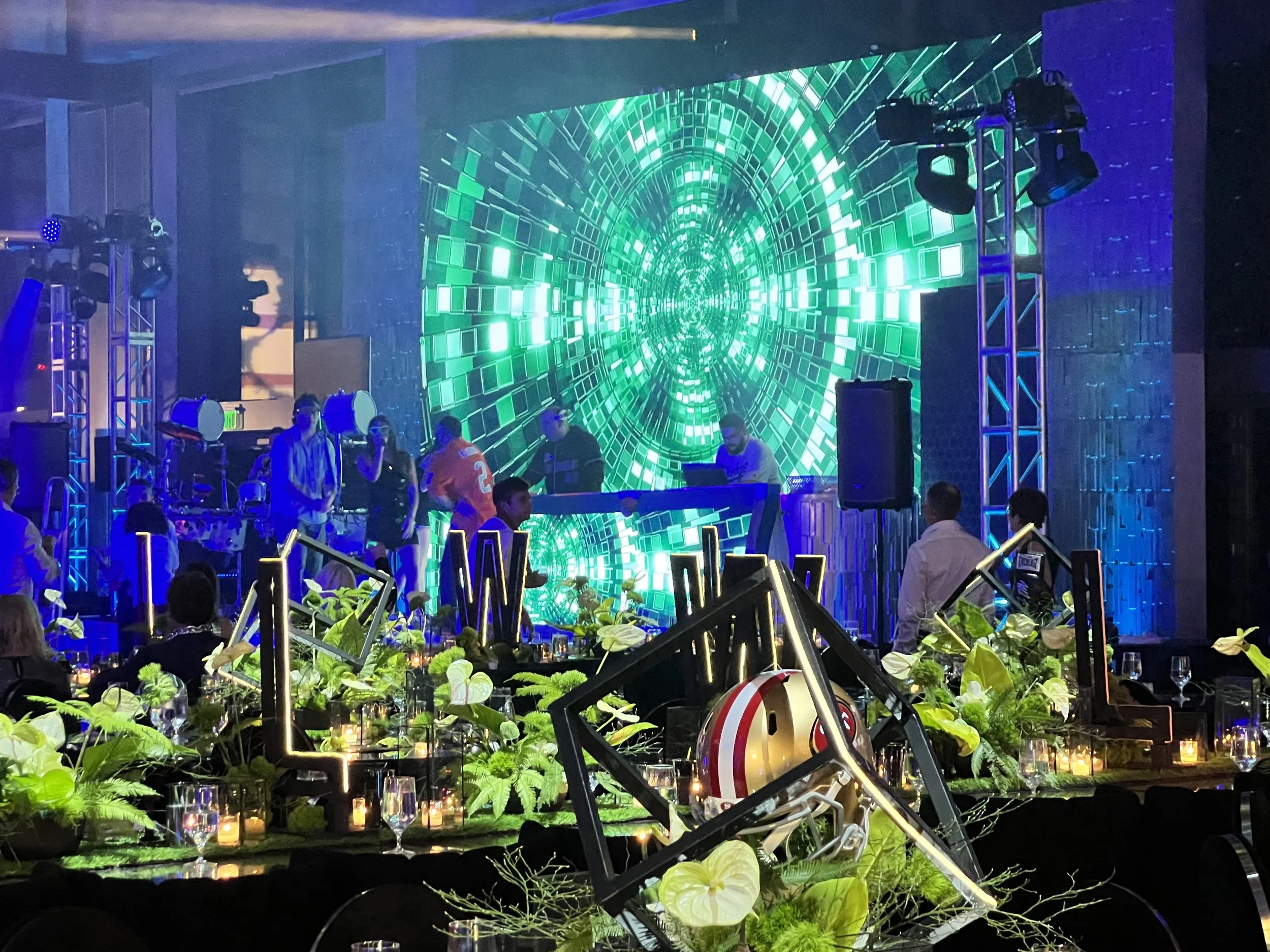 Truss Club lighting and Live VJ