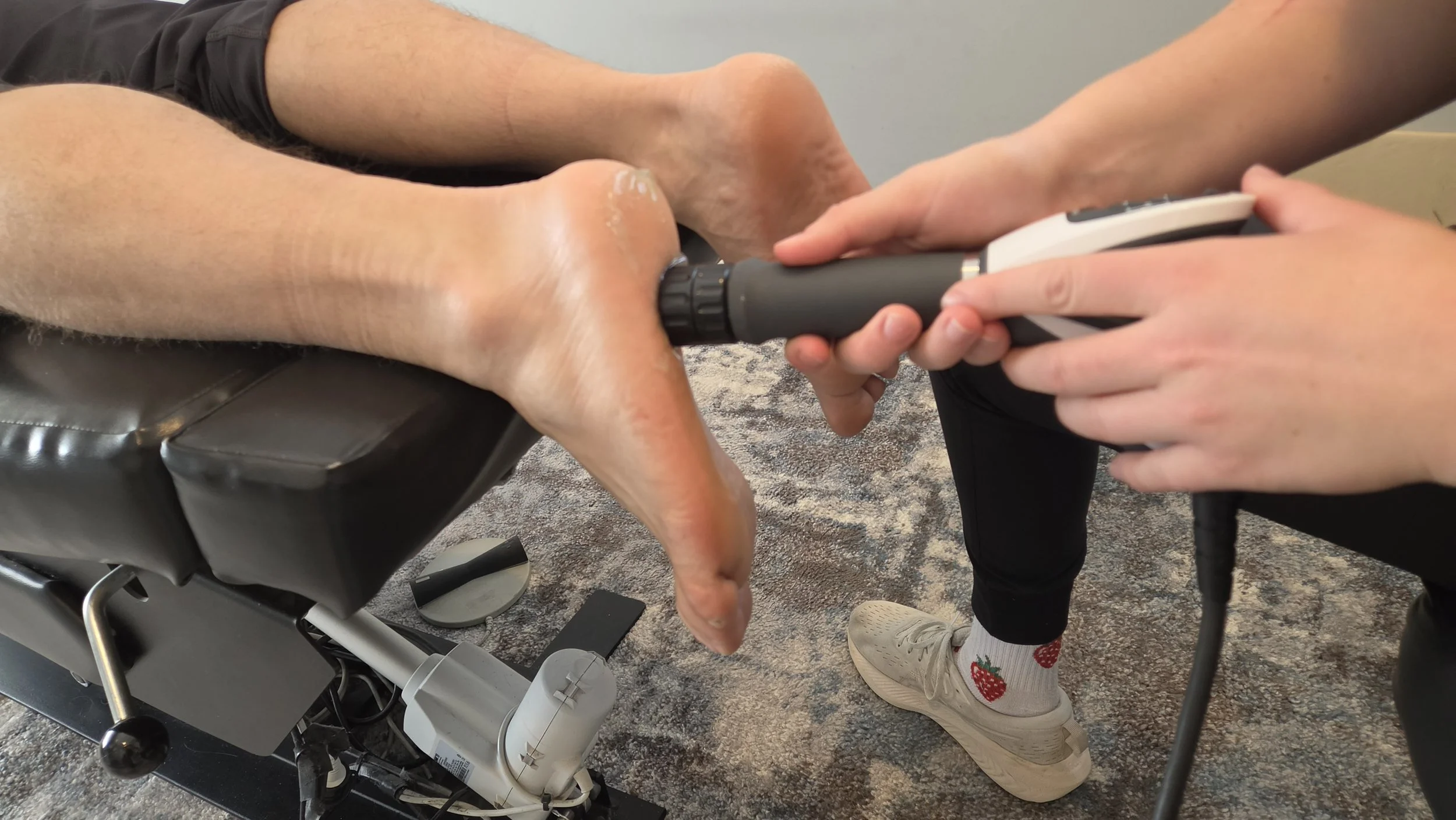 Dr. Melissa Hutchings providing shockwave to a patient for foot pain plantar fasicitis.