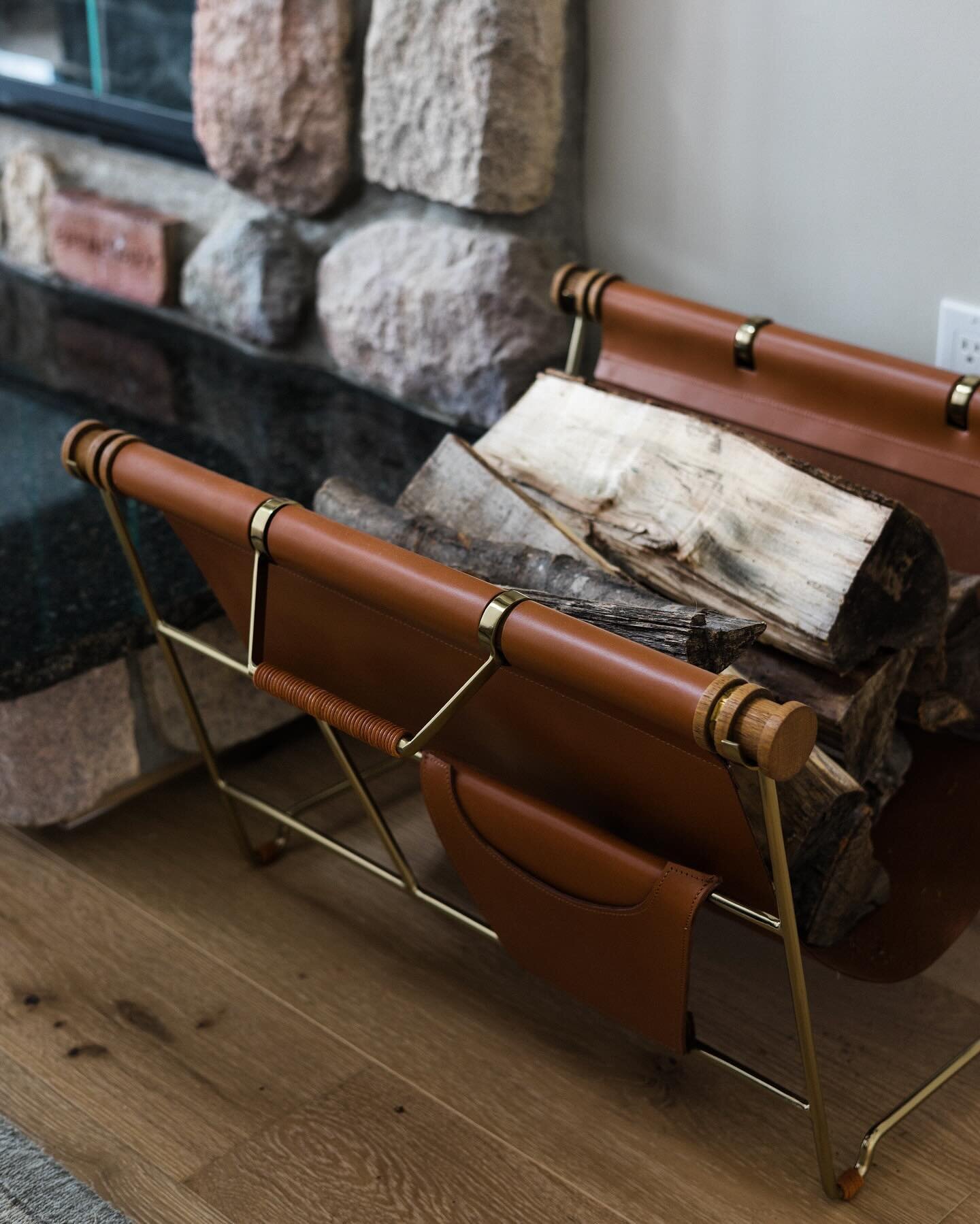 Who doesn&rsquo;t need a little leather and brass to dress up items of utility?

pic . @margaretfrancesphoto
#boynecove