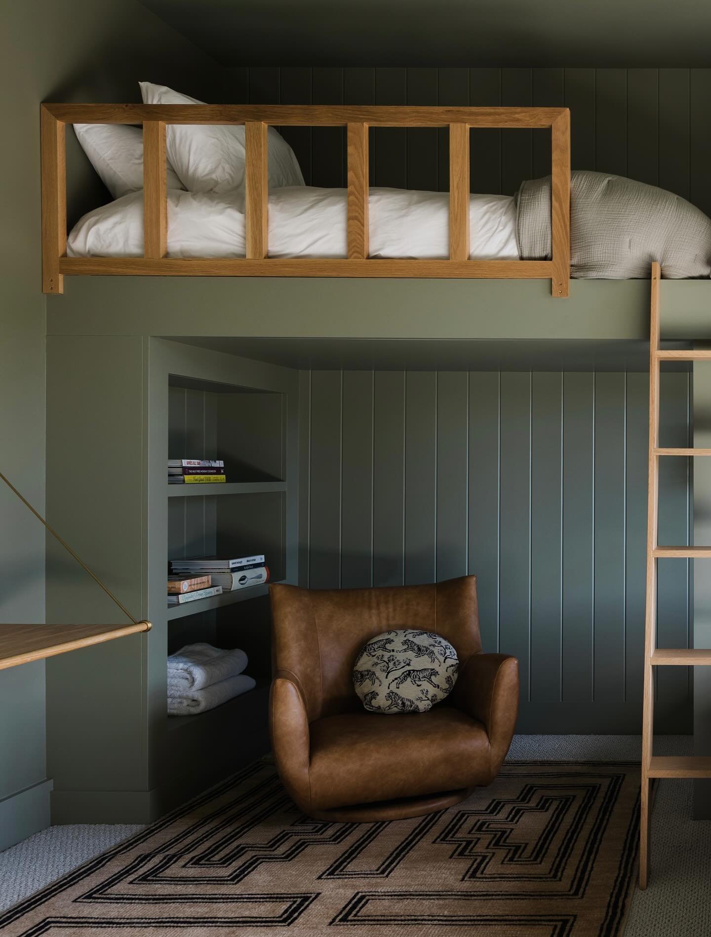We love color drenching a room to make a big impact in a fun way. This cozy bunk room is filled with personality! 

Photo: @margaretfrancesphoto