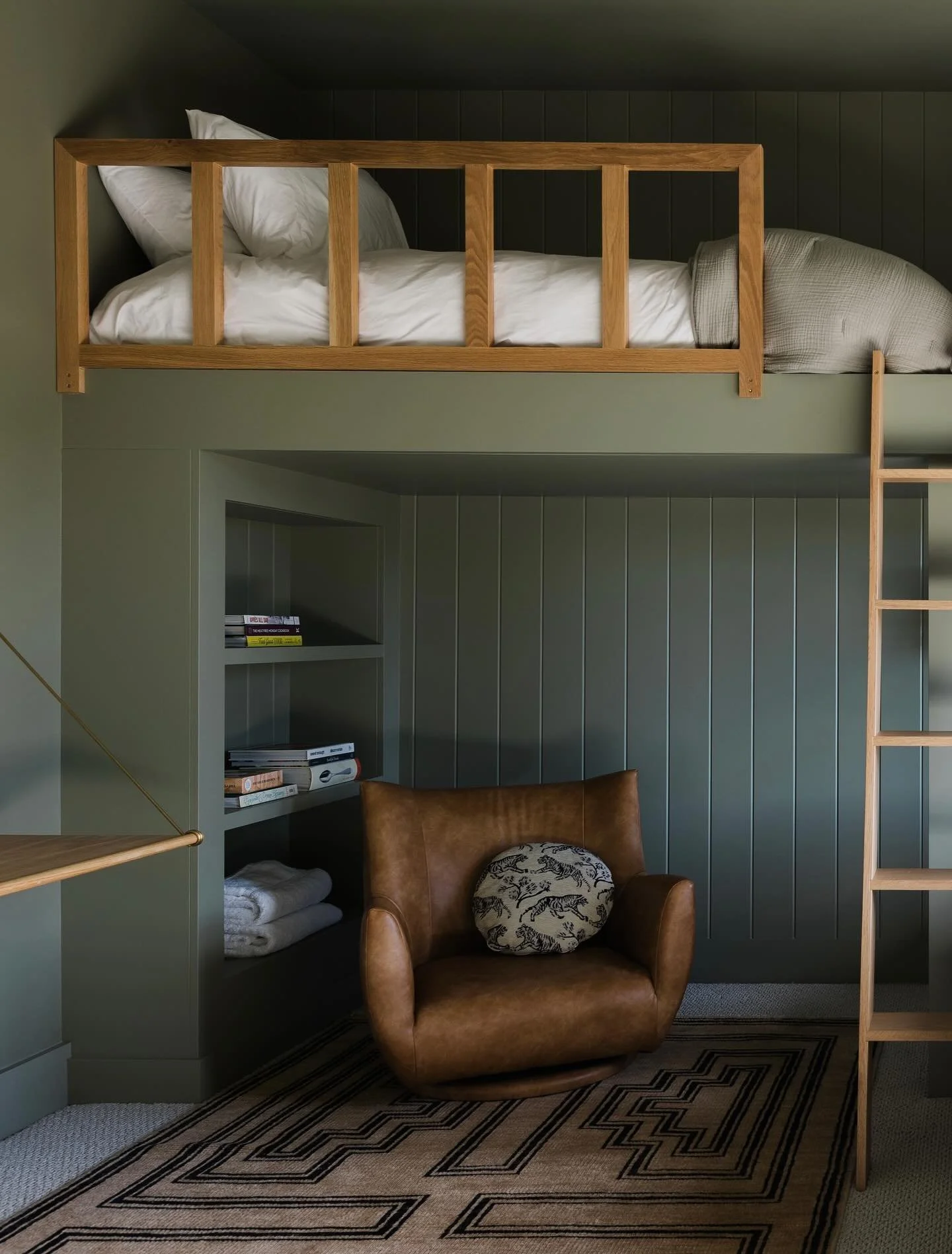 We love color drenching a room to make a big impact in a fun way. This cozy bunk room is filled with personality! 

Photo: @margaretfrancesphoto