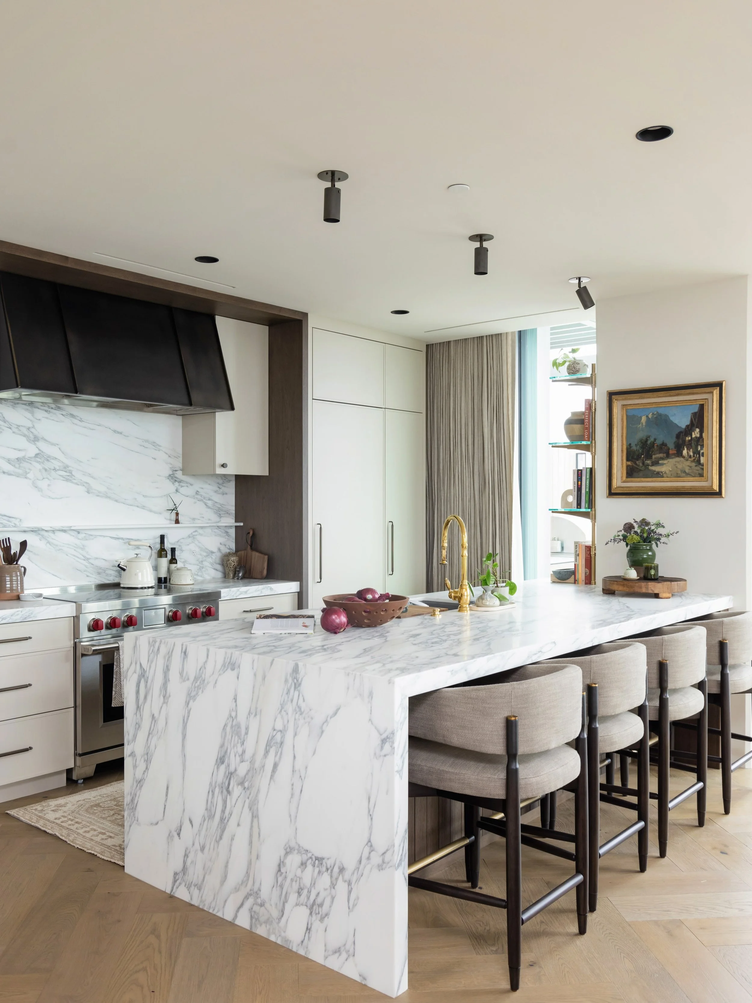 In an open concept condo, the kitchen becomes part of nearly every view. Working alongside @trukitchens, we maximized the compact footprint to create a space that functions generously while feeling like a thoughtfully furnished extension of the home.