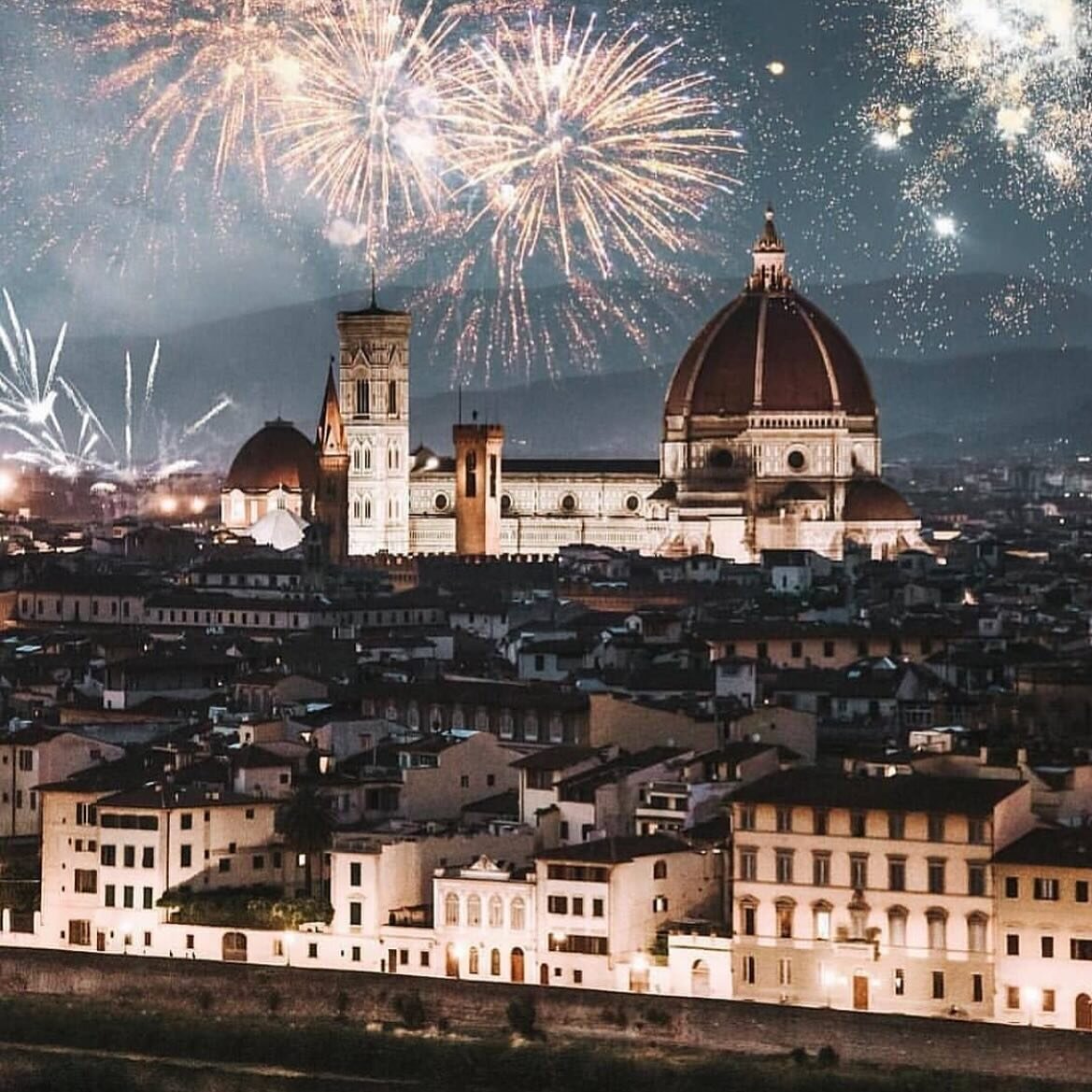 Wishing you all a happy and peaceful 2024 from our beautiful Florence! 🍾🥂🎁🎄❤️
MEV Skincare team

Photo by @care4art