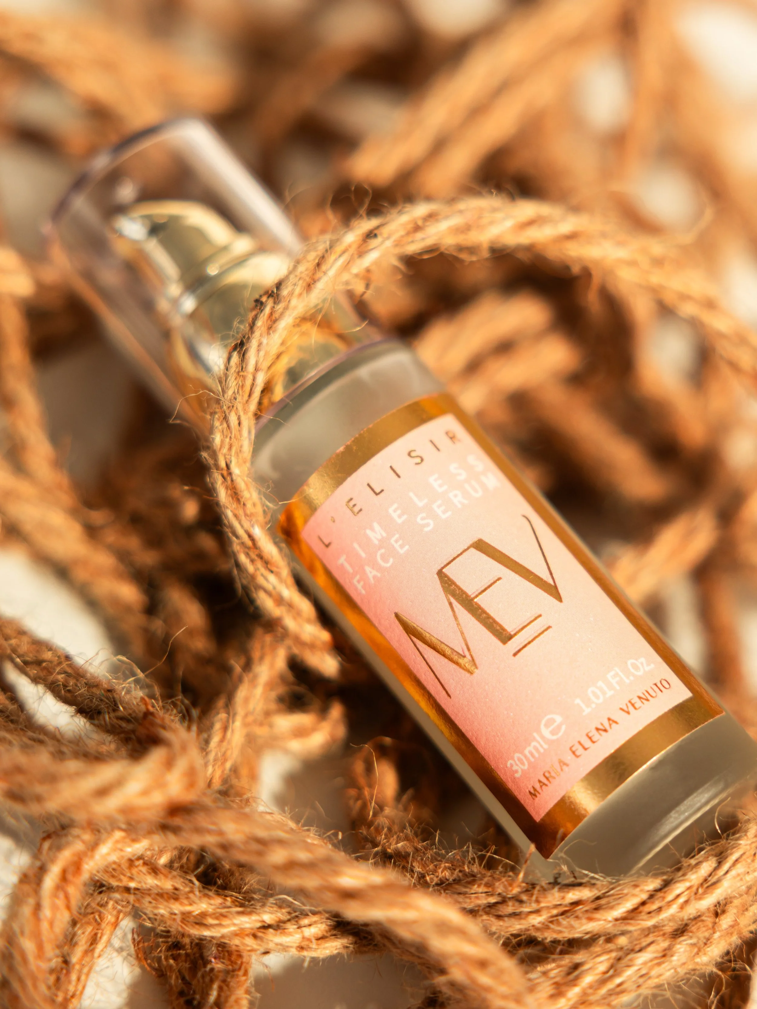 An interplay of texture and light, where every detail enhances the experience.
A refined serum designed to envelop the skin in softness, leaving behind a luminous, effortless glow. 🤍
&nbsp;
#SensoryBeauty #RefinedGlow #LuxuryTextures #MEVSkincare #E