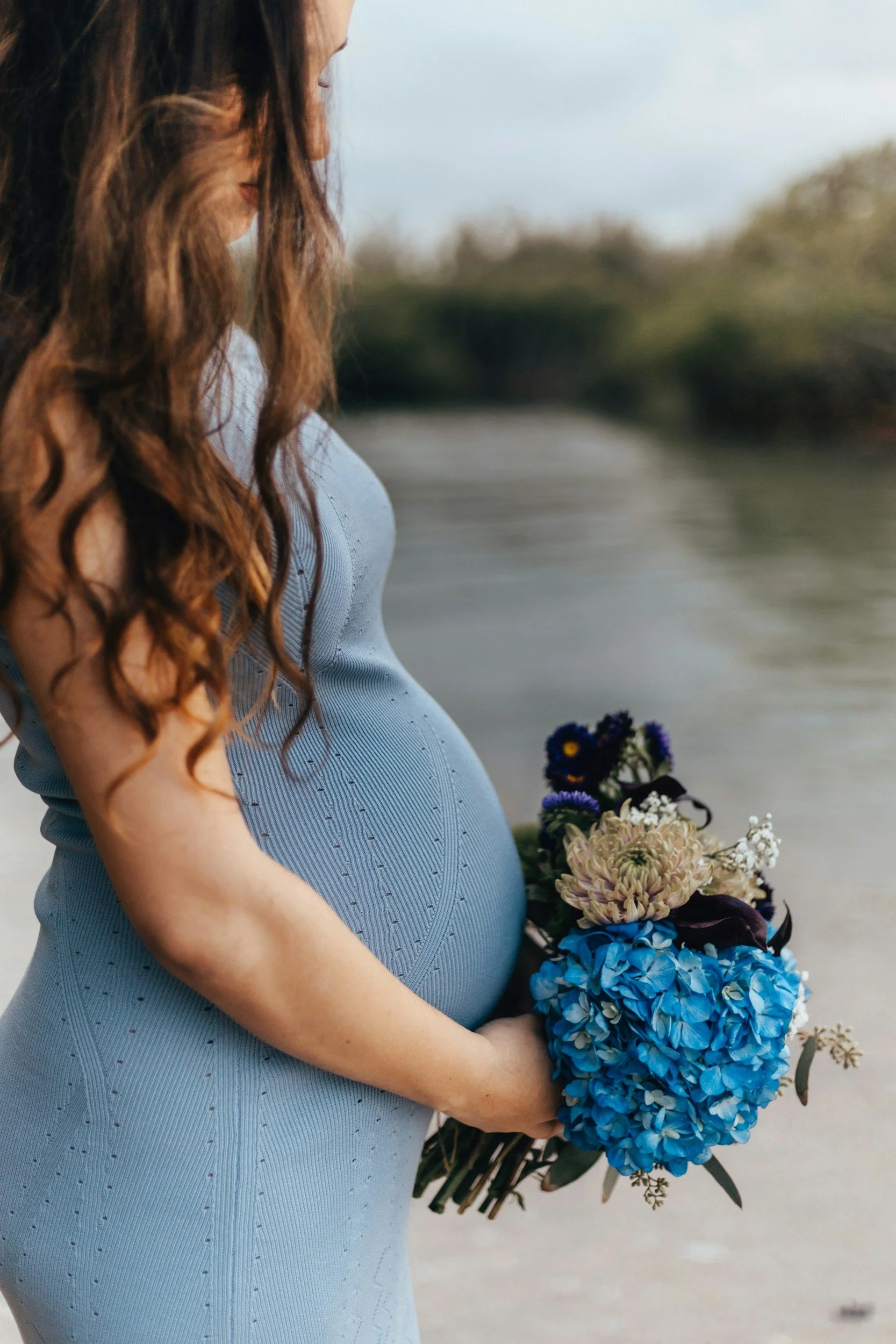 Top 5 Reasons Expecting Families in the Twin Cities Need a Maternity Photoshoot in 2025