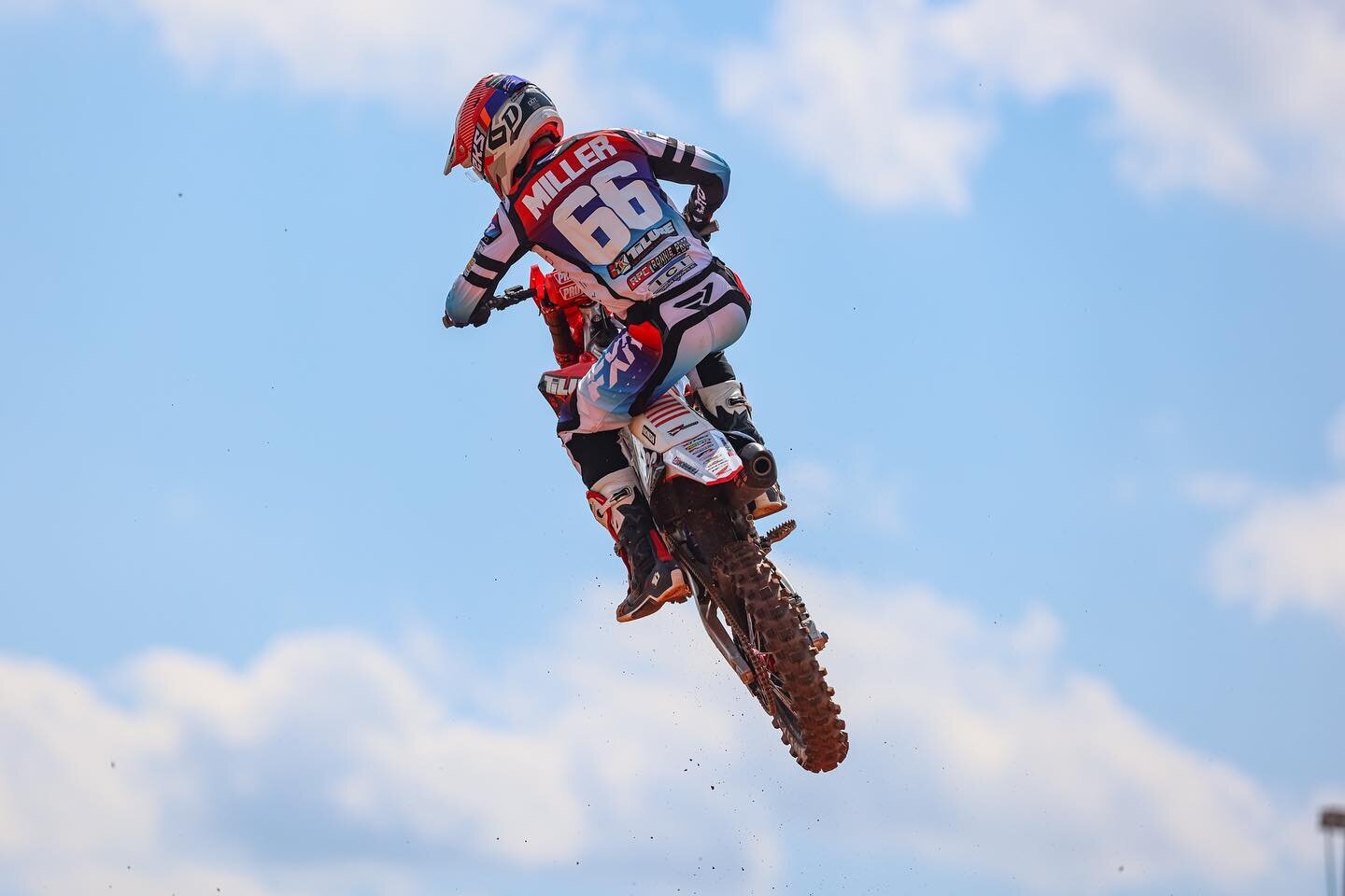 66 got 6th in Atlanta. Rock solid finish, and I swear @h_miller66 has no satanic bone in his body! Keep it going buddy! .
.
M
X
#supercross #supercrosslive  #atlanta #atlantamotorspeedway #georgia  #sx #motocross #mx #dropthegate  #thisismoto #superm