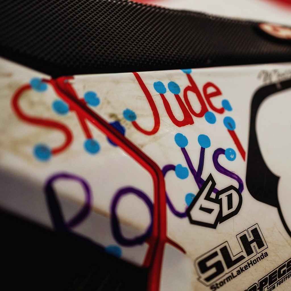 Always cool to see the @stjude artwork on gear and bikes for the annual St. Jude round of Supercross 💪🏼

📸 / @mxmatt 

H
M
X

#LoveMotoStopCancer #hardlinemx #hmx #supermotocross #supercross #motocross #nashvillesx #dirtbike #moto #sx #mx #stjude 