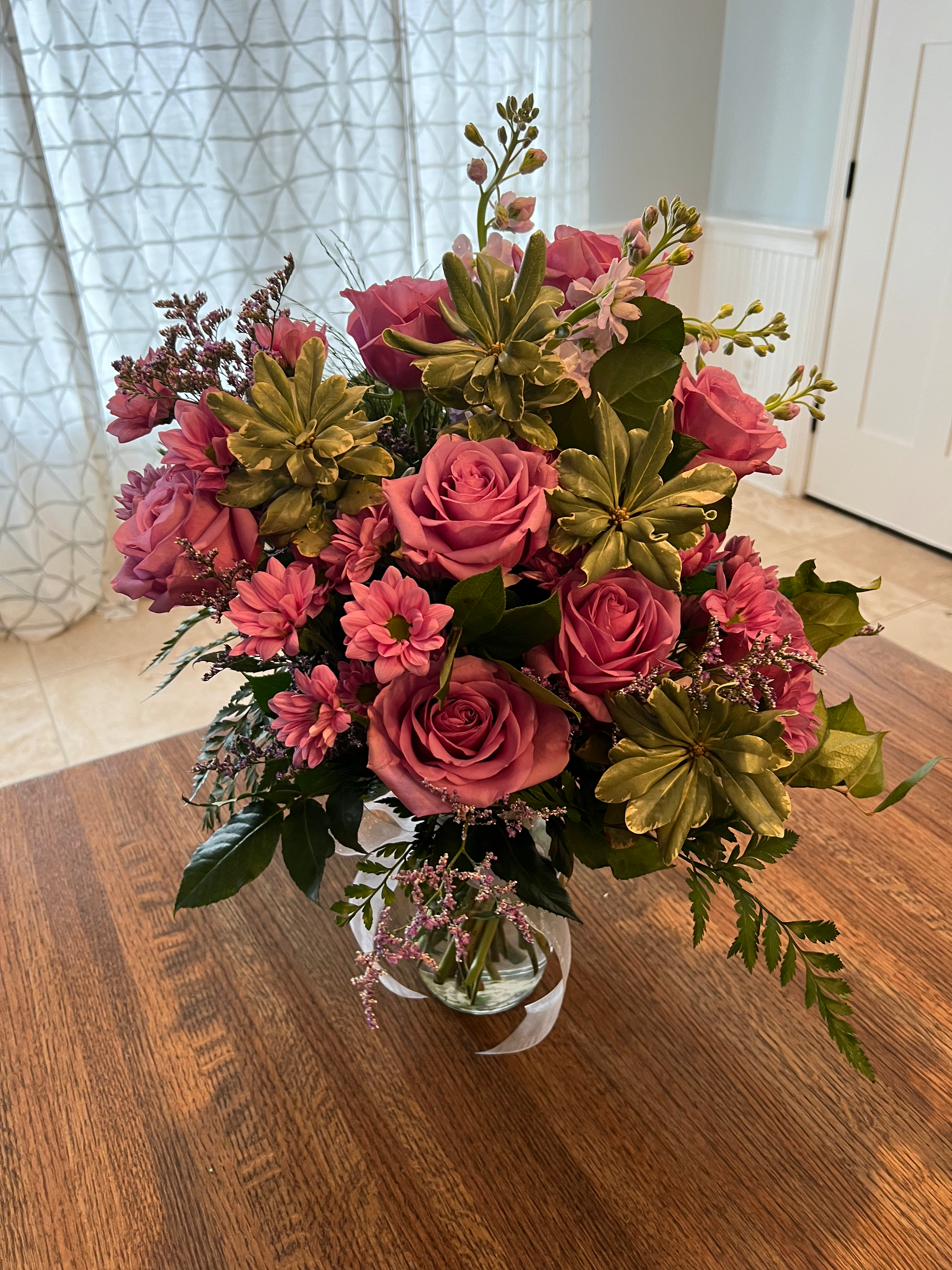 H41 Vase Arrangement (Standard $50, Premium $100, Luxury $150) *Standard Shown