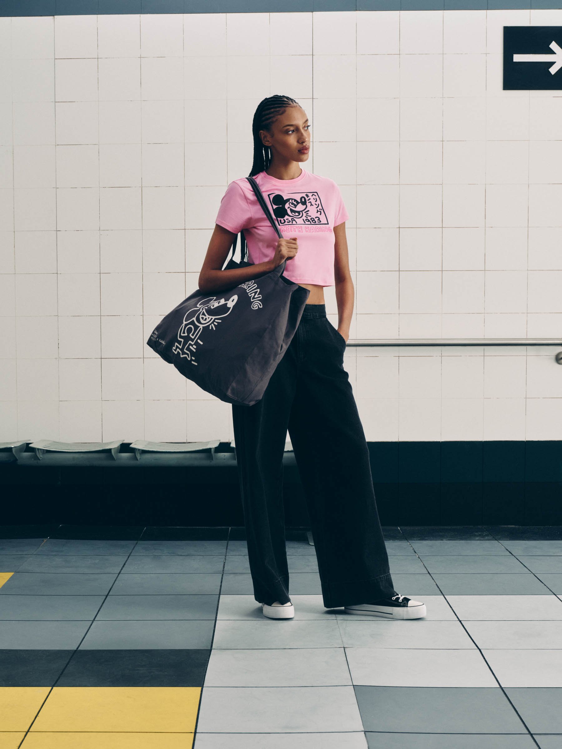 20240708_ExtCampaign_MickeyMousexKeithHaring_D6_PinkTee&Trouser_EC_Shot008_021.jpg