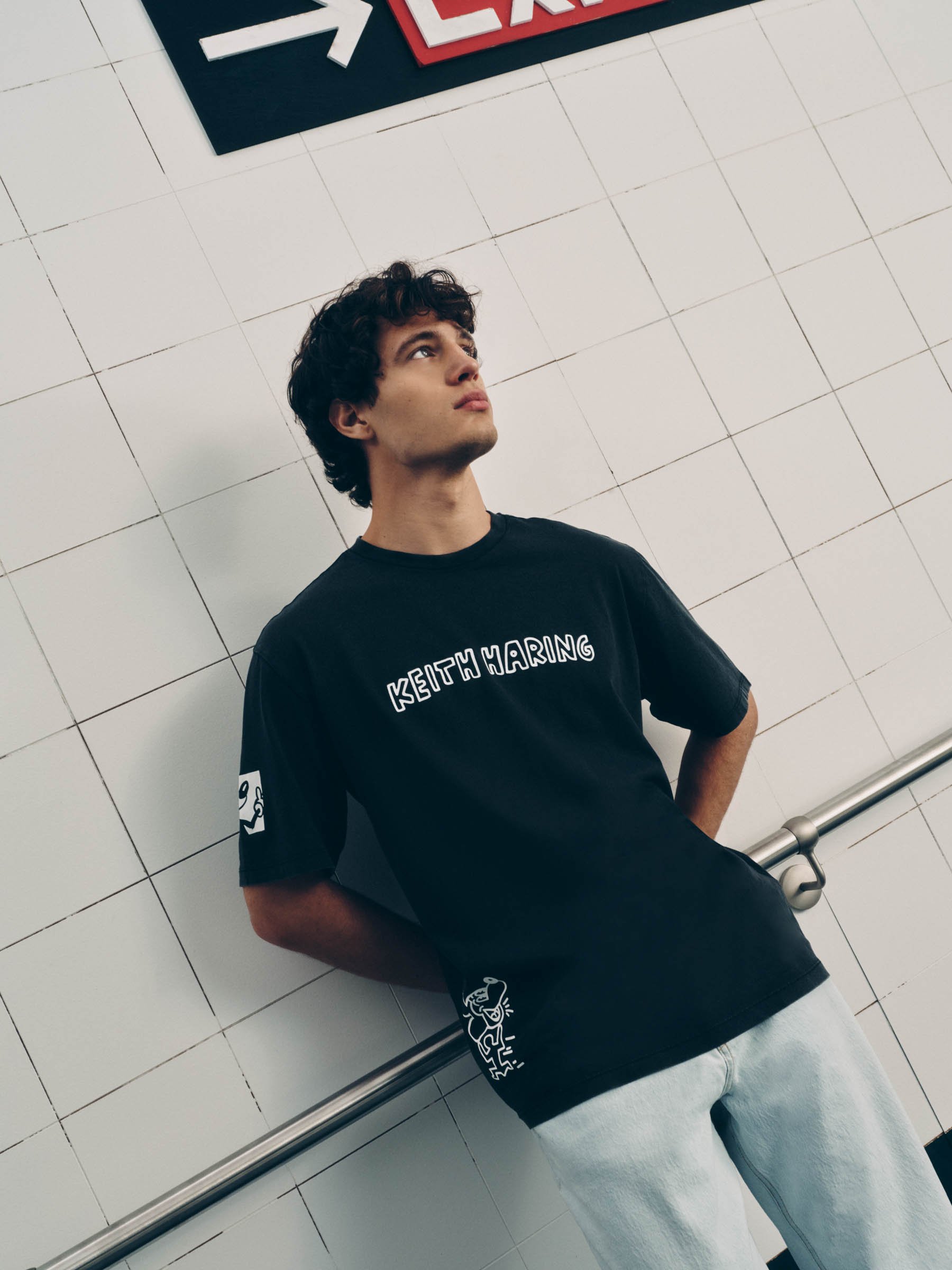 20240708_ExtCampaign_MickeyMousexKeithHaring_D6_BlackTee&Trouser_EC_Shot004_065 1.jpg