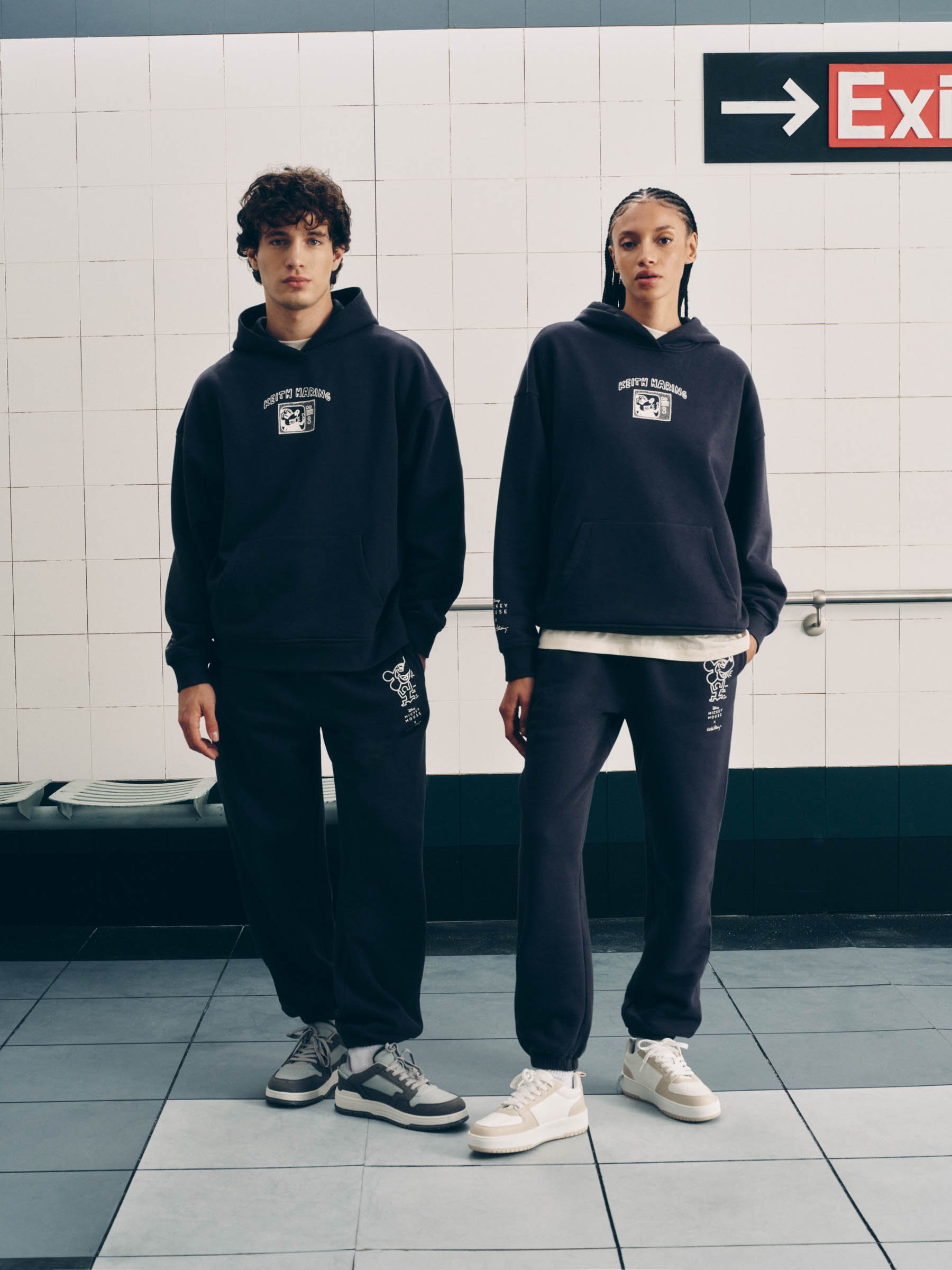 20240708_ExtCampaign_MickeyMousexKeithHaring_D6_JoggerOutfit_EC_Shot009_031.jpg