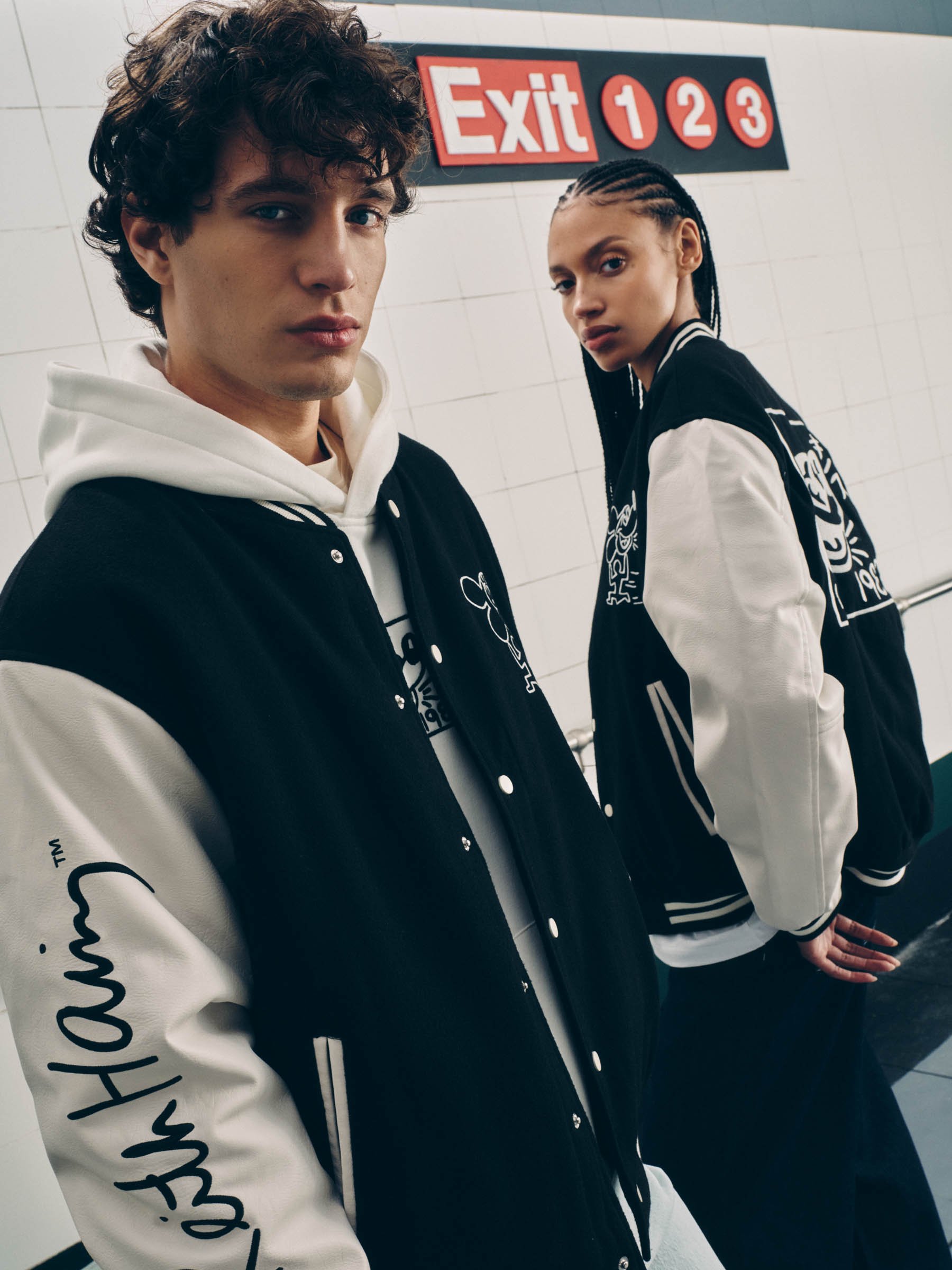 20240708_ExtCampaign_MickeyMousexKeithHaring_D6_Jackets_EC_Shot002_101.jpg