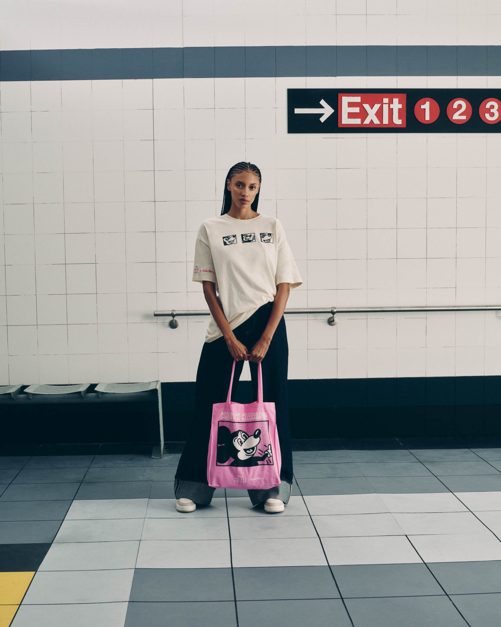 20240708_ExtCampaign_MickeyMousexKeithHaring_D8_Tee&Trouser_EC_Shot007_015.jpg
