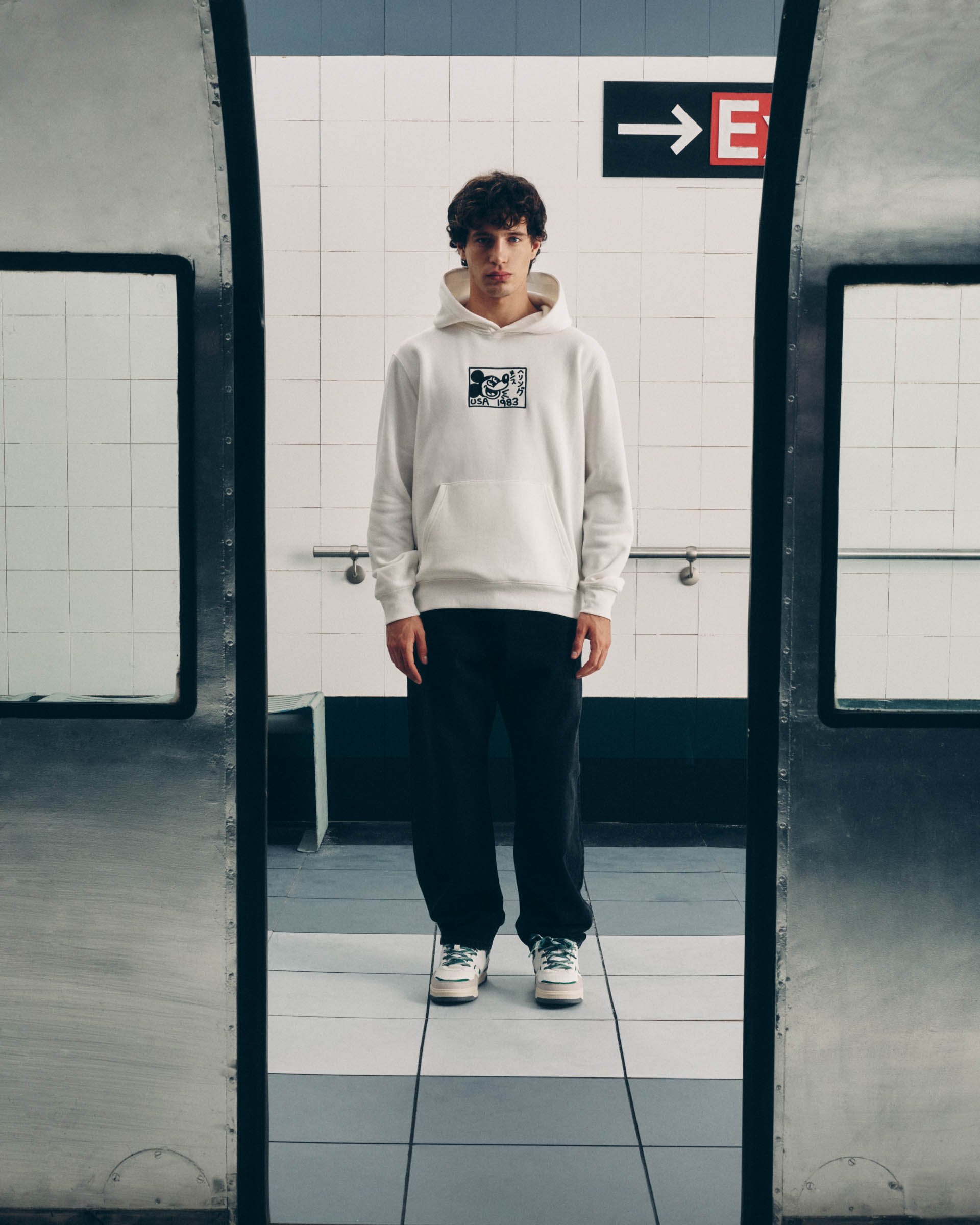 20240708_ExtCampaign_MickeyMousexKeithHaring_D6_CreamHoodie_EC_Shot003_047.jpg