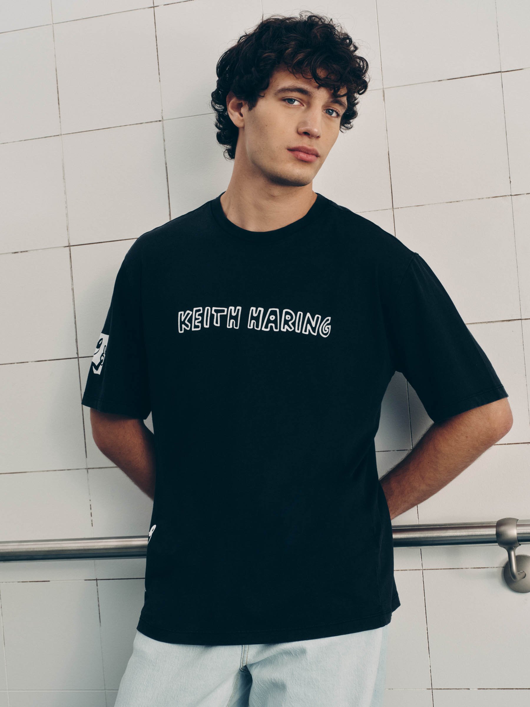 20240708_ExtCampaign_MickeyMousexKeithHaring_D6_BlackTee&Trouser_EC_Shot004_065.jpg