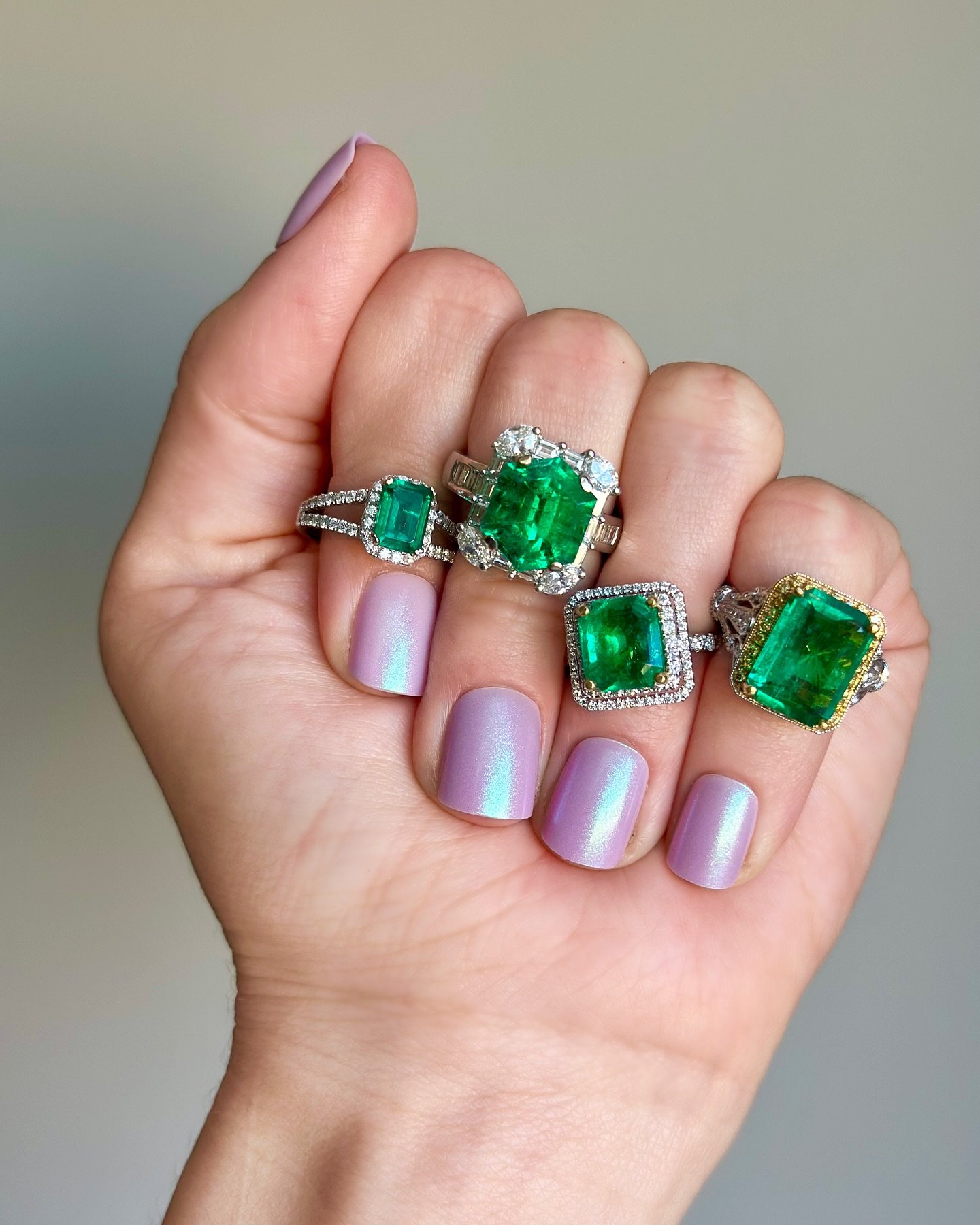 The elegant emerald- May&rsquo;s birthstone 💚

Who here is born in May? This one&rsquo;s for you. Emerald is known to be May&rsquo;s birthstone because the rich green color. 

This stone represents the growth, health, prosperity, and fertility of sp
