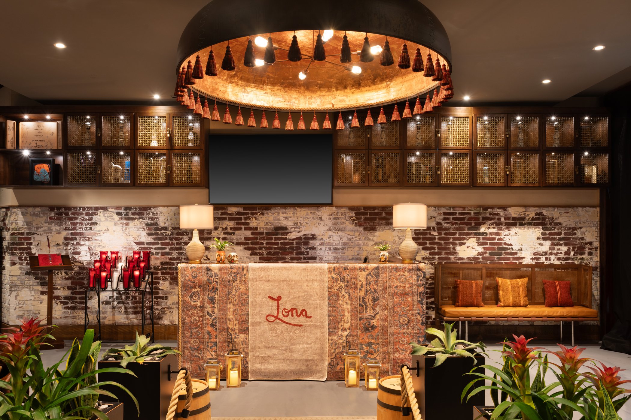 Lona-Entrance-2100x1400-8803d3c0-4c24-46ad-bde9-400a355031f5.jpg