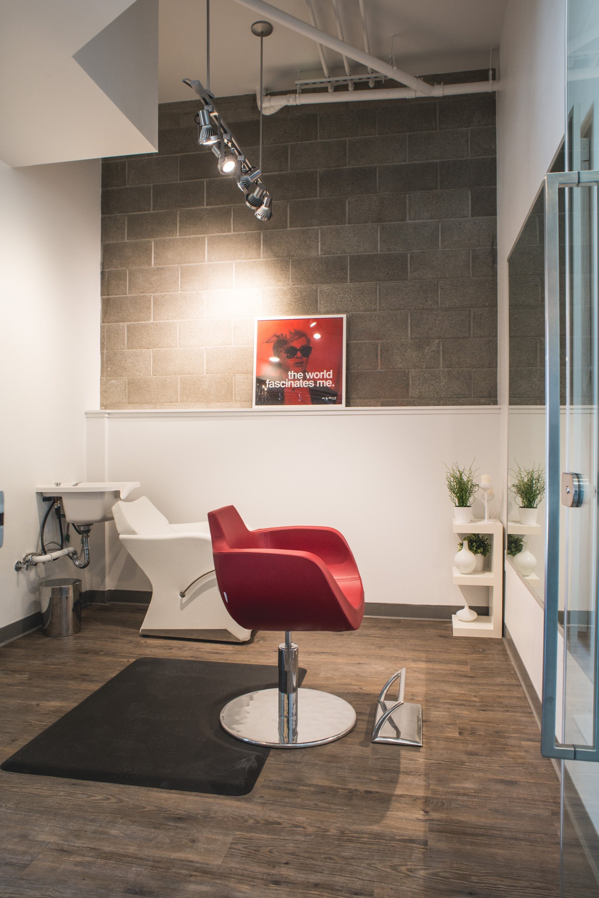 Salon Village