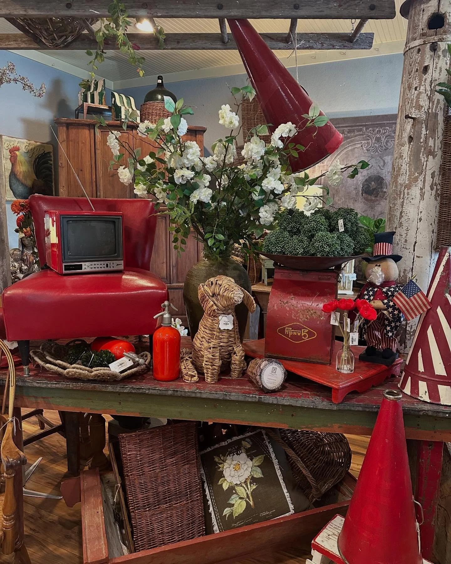 red rooster-min.jpg (Copy)