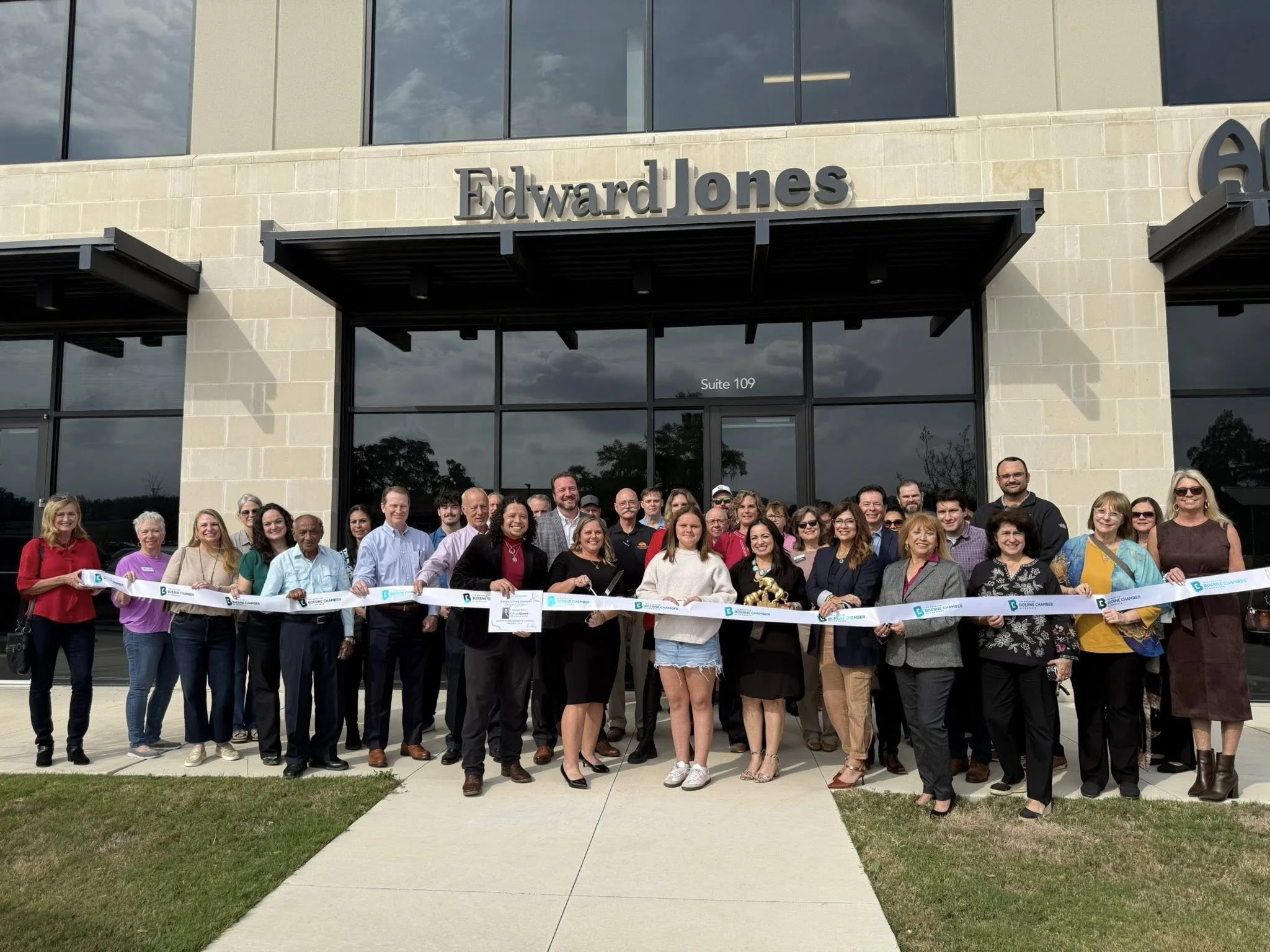 Amanda Reyes - Edward Jones Financial Advisor