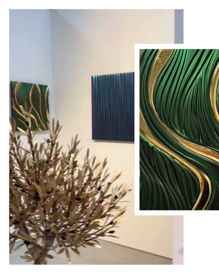 SQ60-CLG001-25

Door de interactie tussen de kunstwerken en de omgeving verandert de ervaring met elk bezoek. De schaduwen die ontstaan door het spel van licht en kleur zijn een metafoor voor de constant veranderende natuur. 

#Montens #KristofMonten