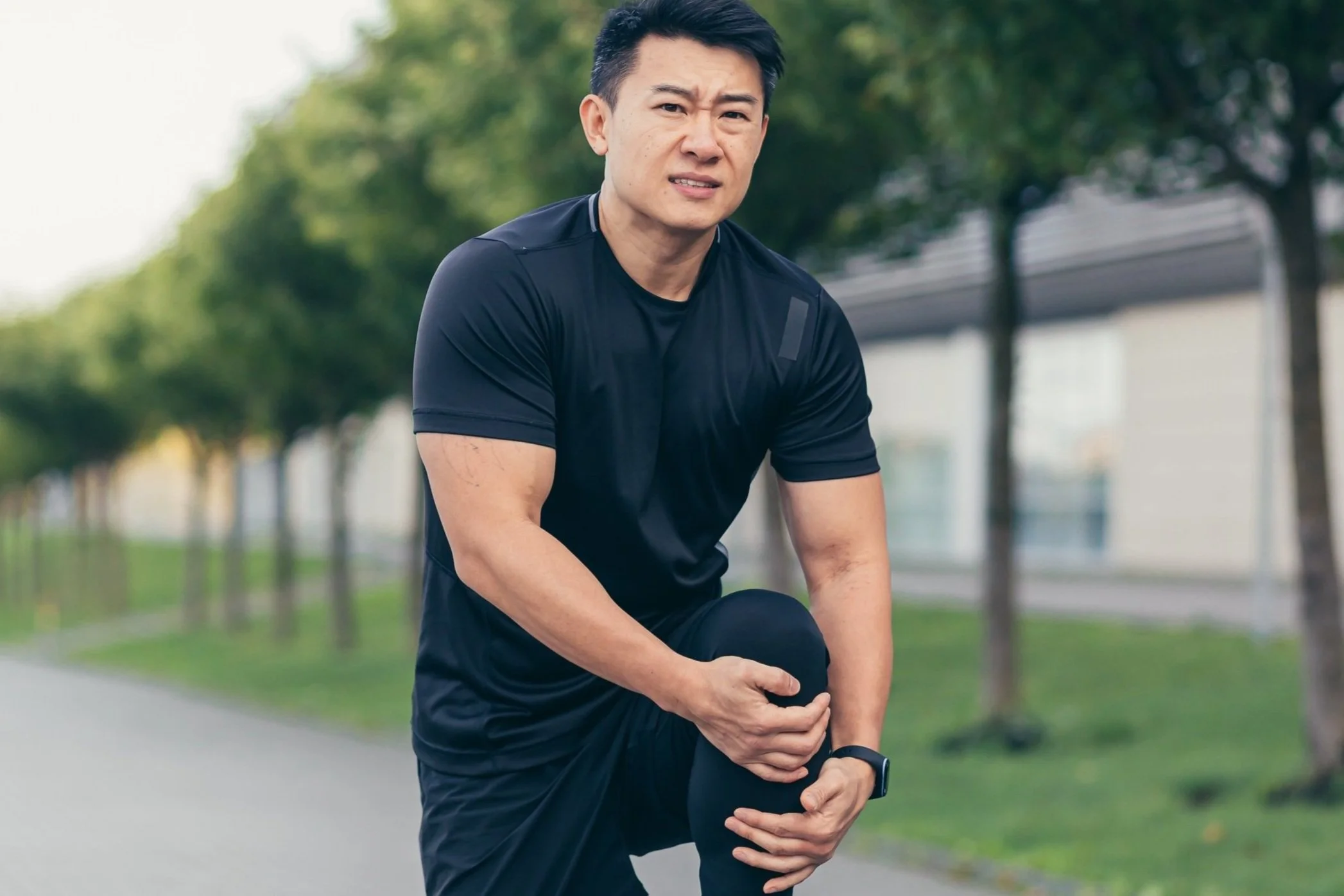 asian-man-holding-knee-pain-after-running-and-fitn-2022-12-08-04-02-49-utc.jpg
