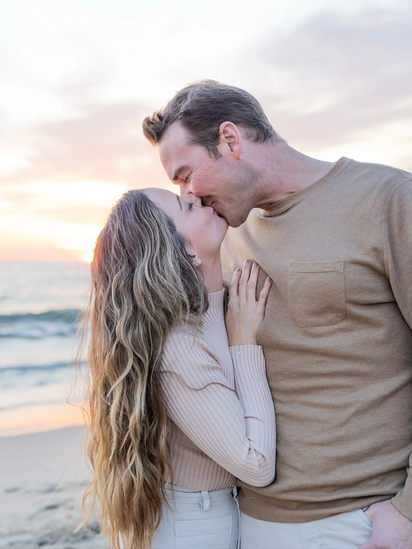 ✨ There&rsquo;s nothing more magical than golden hour on an LA beach &mdash; soft waves, glowing skies, and the kind of light that makes your love shine even brighter.

Whether it&rsquo;s your engagement, elopement, wedding, or just a special lil dat