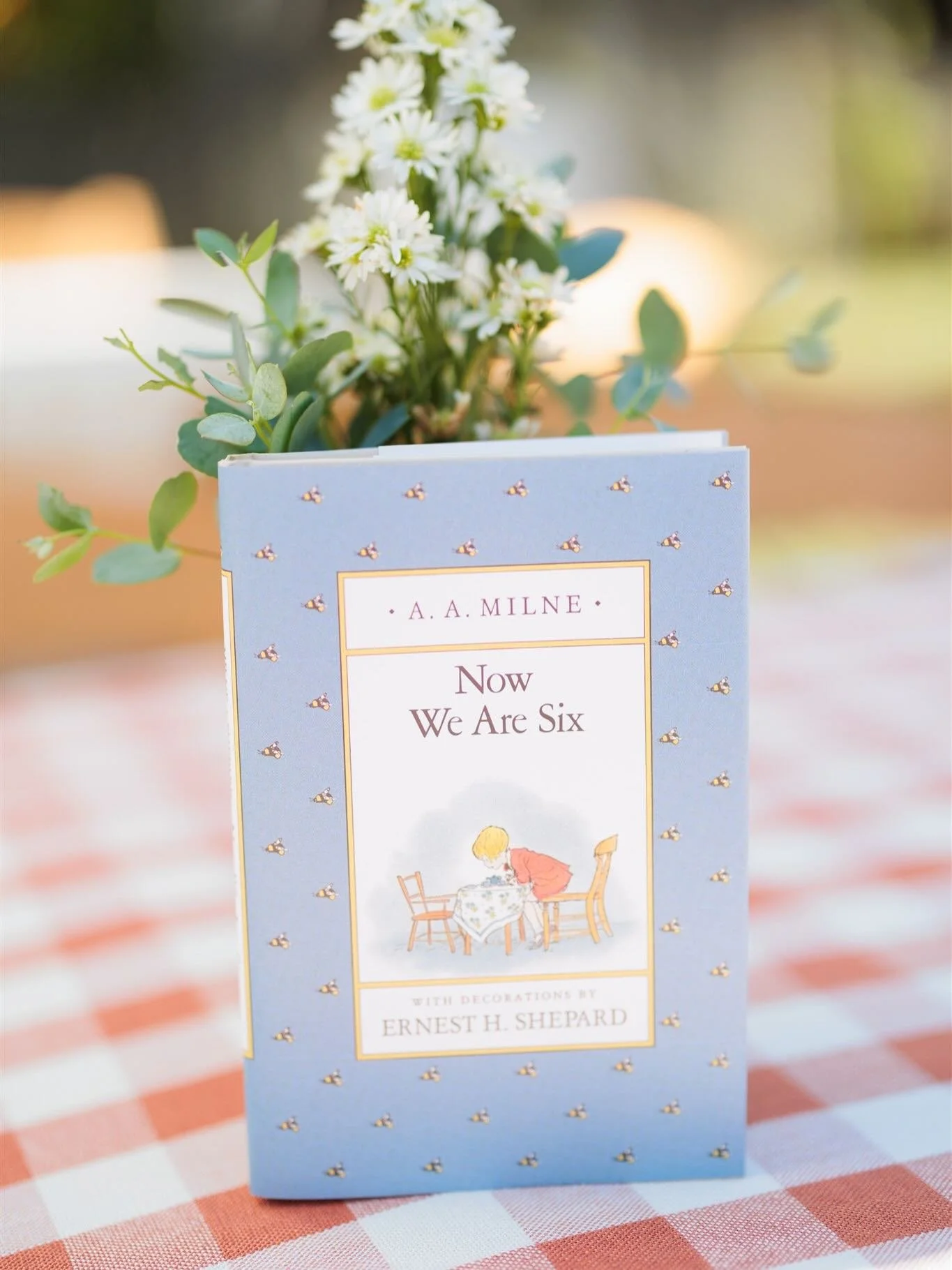 Part 1 of the sweetest Winnie the Pooh themed birthday party 💛🌻🐝🐣

Photographer: @celdrakephotographer 
Design, cakes, backdrop: @whisked_ @snkalaydjian 
Balloons: @balloonchinno
Rentals: @cricketpartyservices
Bartender: @great.spirits.bartending