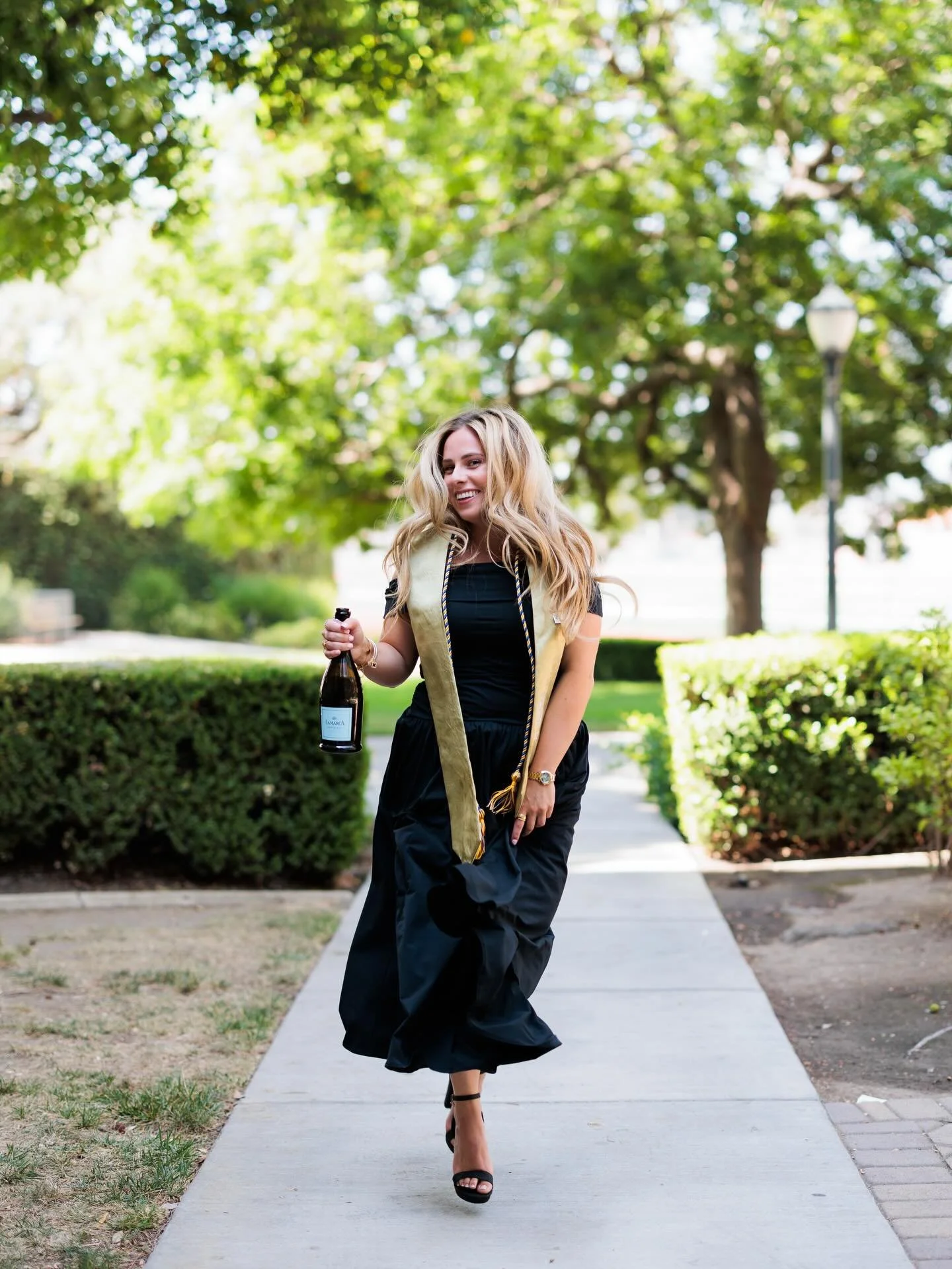 Grad season is creeping up fast 🎓✨ and the grad sesh inquiries have been rollin&rsquo; in. 

If you&rsquo;ve been thinking about booking your grad photos, this is your sign to lock it in before spots are gone 👀 April-June is filling up quickly, wit