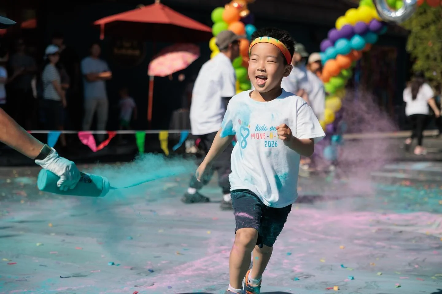 I photograph a kids&rsquo; color run every year and it&rsquo;s always so much fun, and so cute! 🌈☀️

Learn more about my school packages at the link in my bio 💫