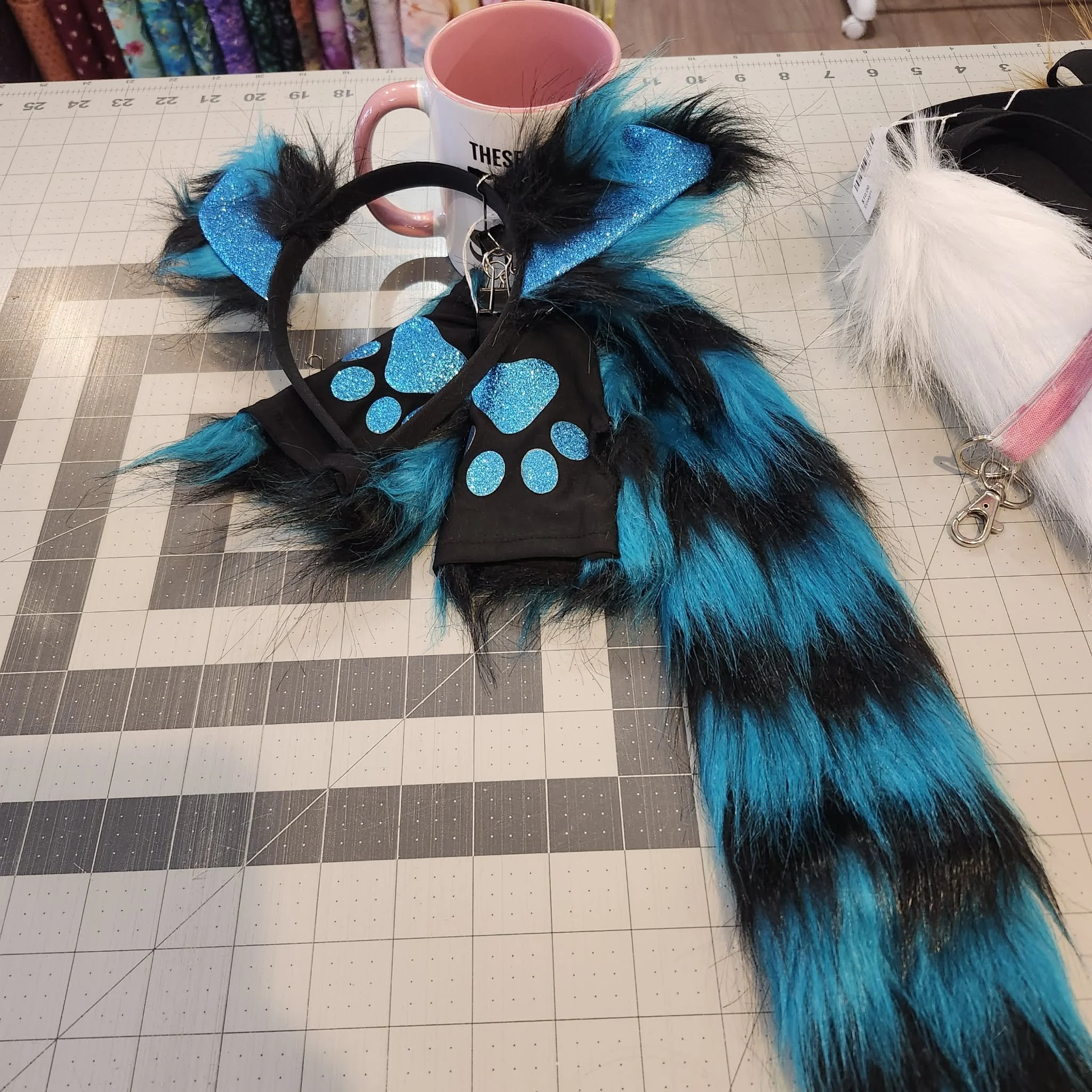 Blue Fox with Tail, Pays and Ears