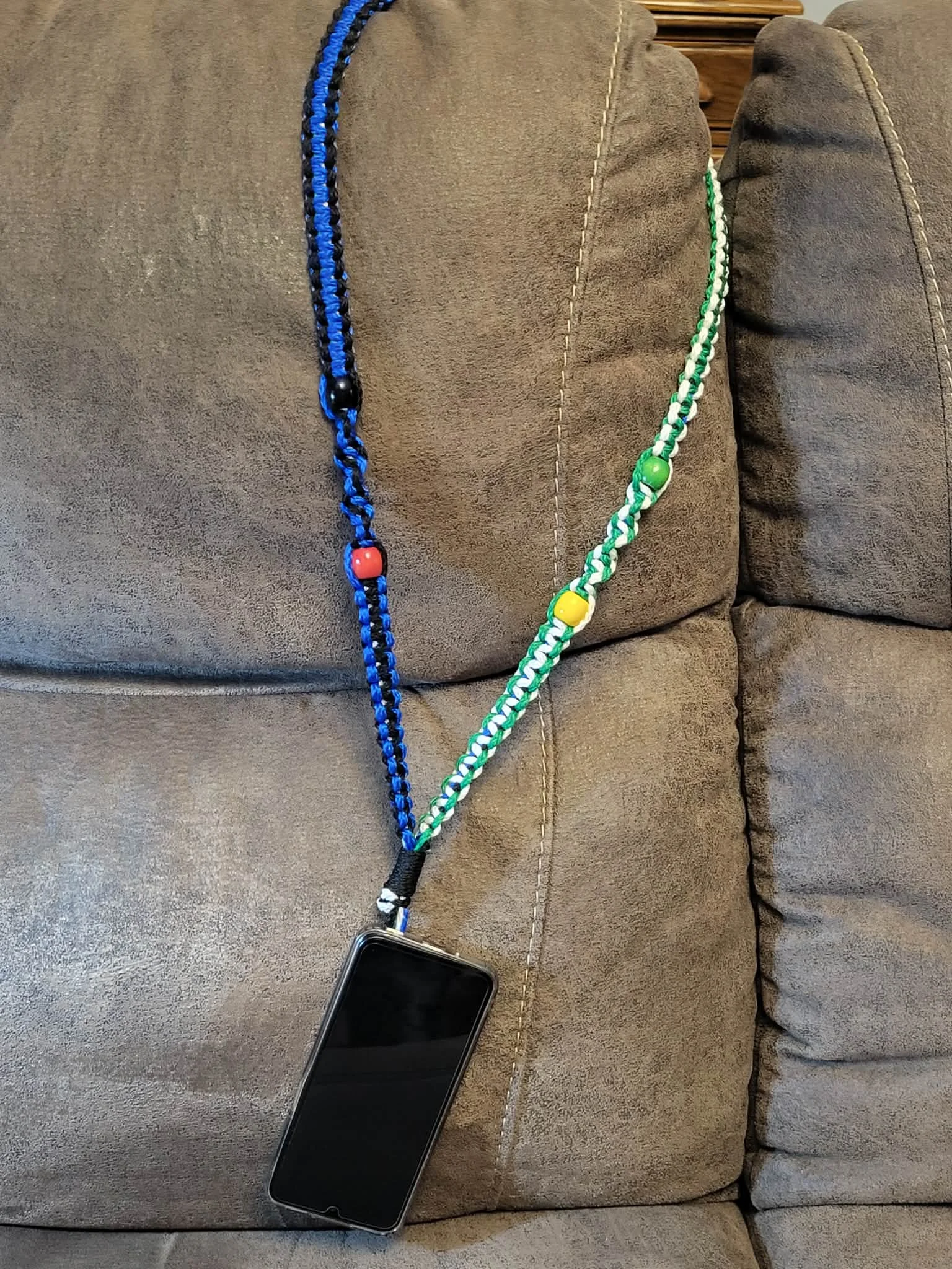 Macrame Your Own Cell Phone Sling