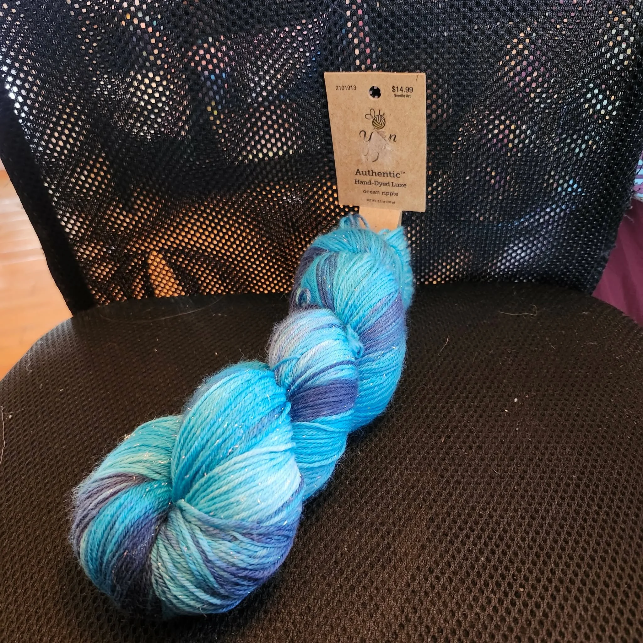 3.5oz, 420 Yard 99% Merino Wool 1% polyester, Hand Dyed Wool, Yarn Bee, Taeolins Artifacts