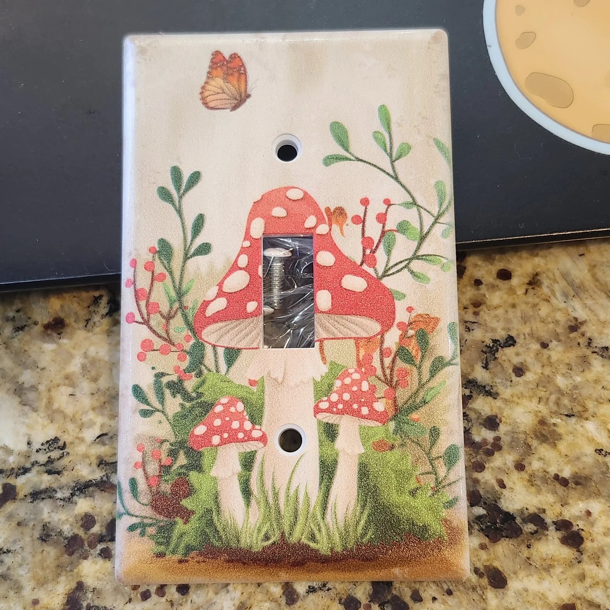 Mushroom 1 Gang Toggle Switch, Eowyn