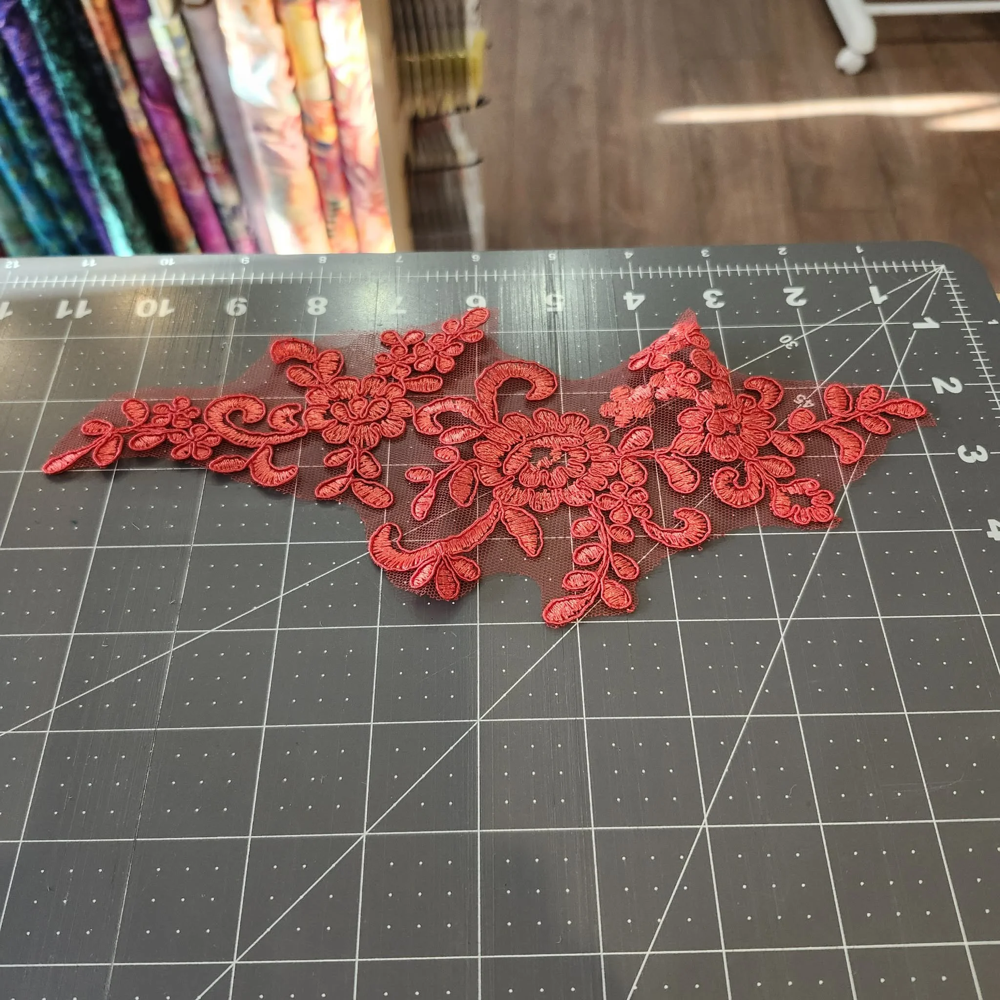 Red Car Bone Flower Embroidery Lace Applique