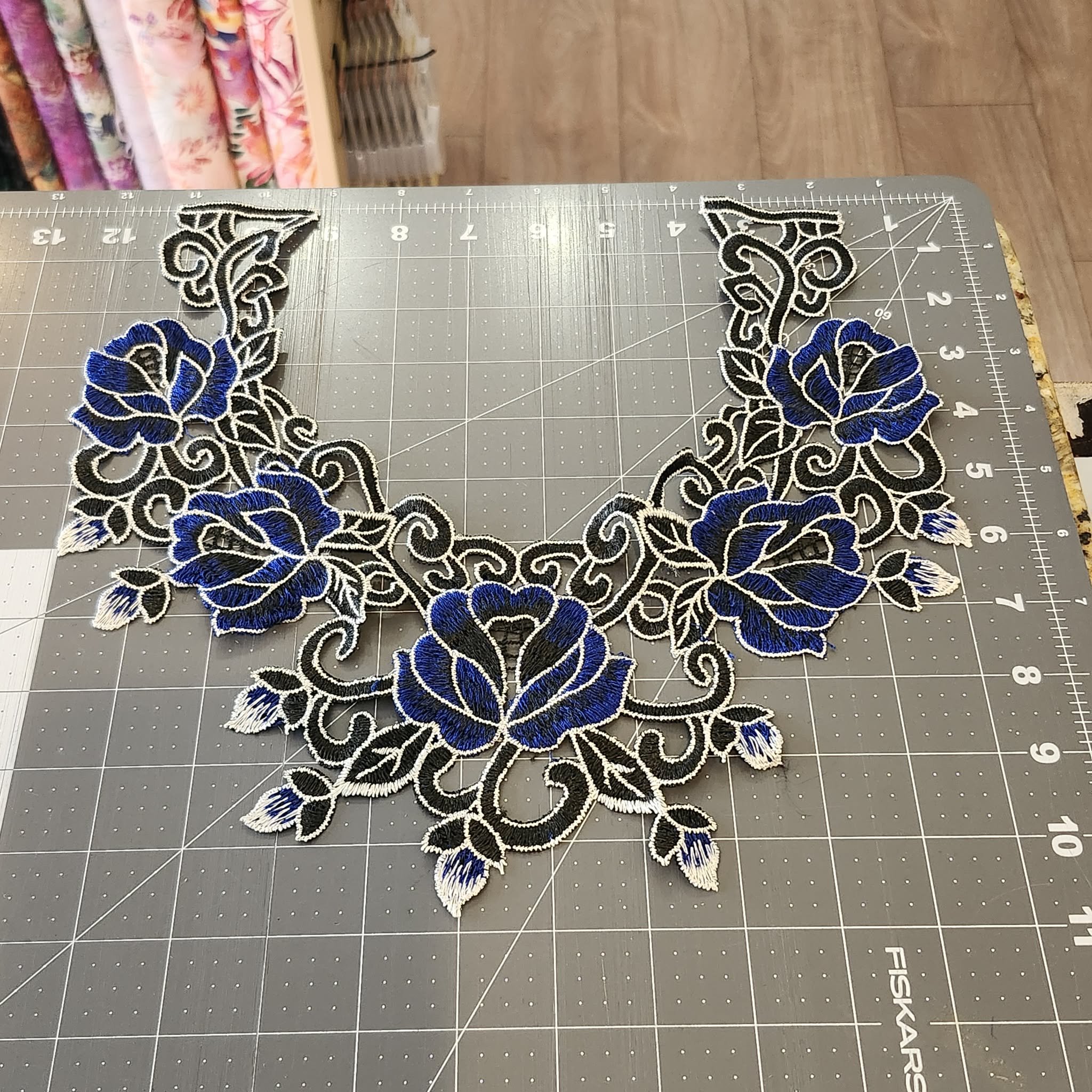 Embroidered Rose Patch for Neckline Collar Decoration