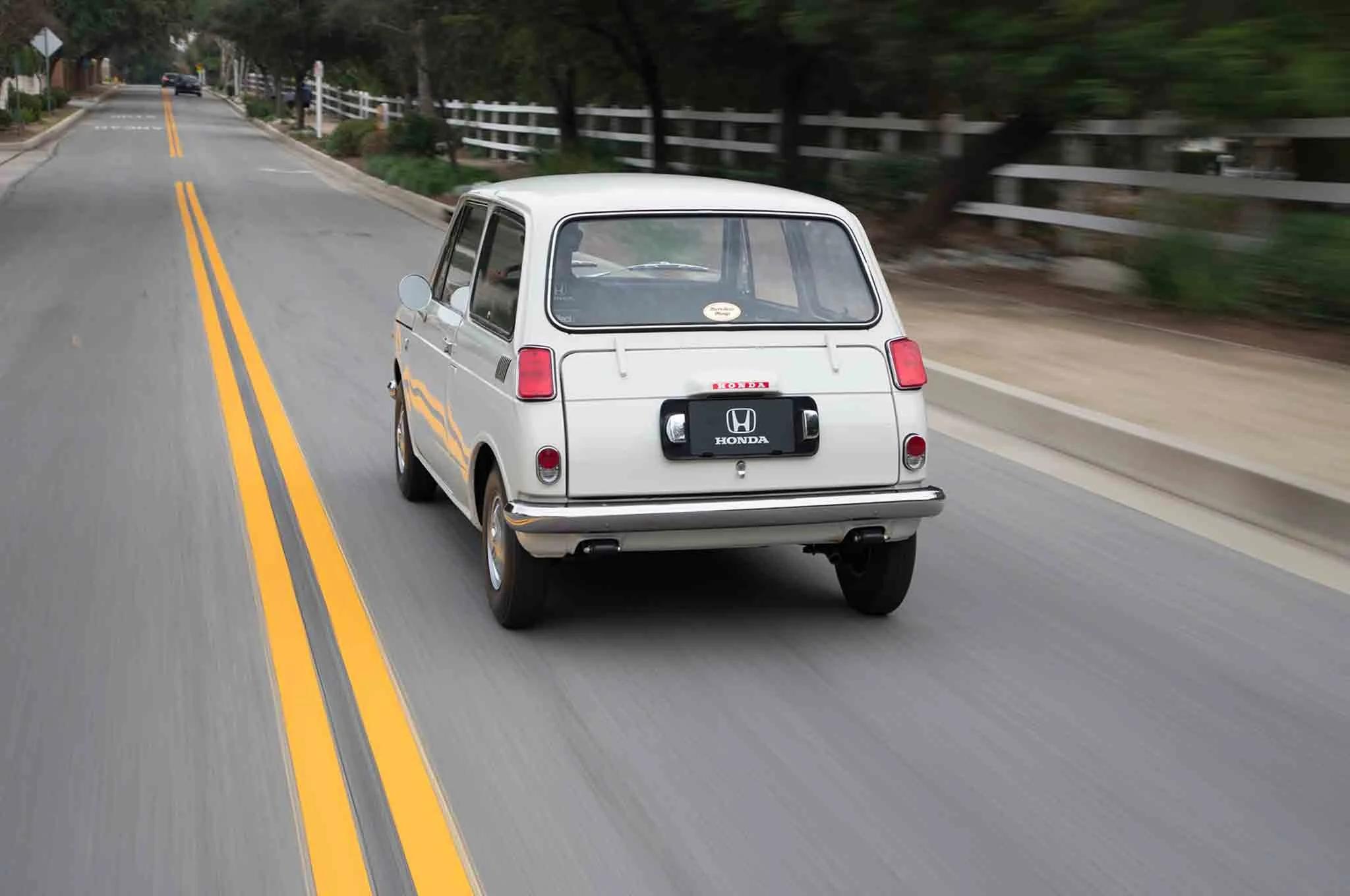1967-Honda-N600-17-rear-three-quarter-in-motion-03.jpeg