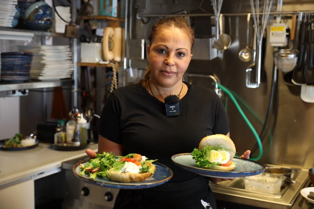 ☀️ Helgens b&auml;sta start v&auml;ntar hos oss &ndash; v&auml;lkommen p&aring; brunch! 🥐
Varje l&ouml;rdag och s&ouml;ndag mellan 10:00 och 14:00 dukar vi upp en h&auml;rlig buff&eacute; fylld med b&aring;de klassiska och moderna smaker.
Njut av ny