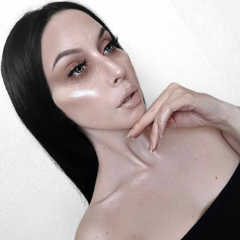 Contoured Cheekbones